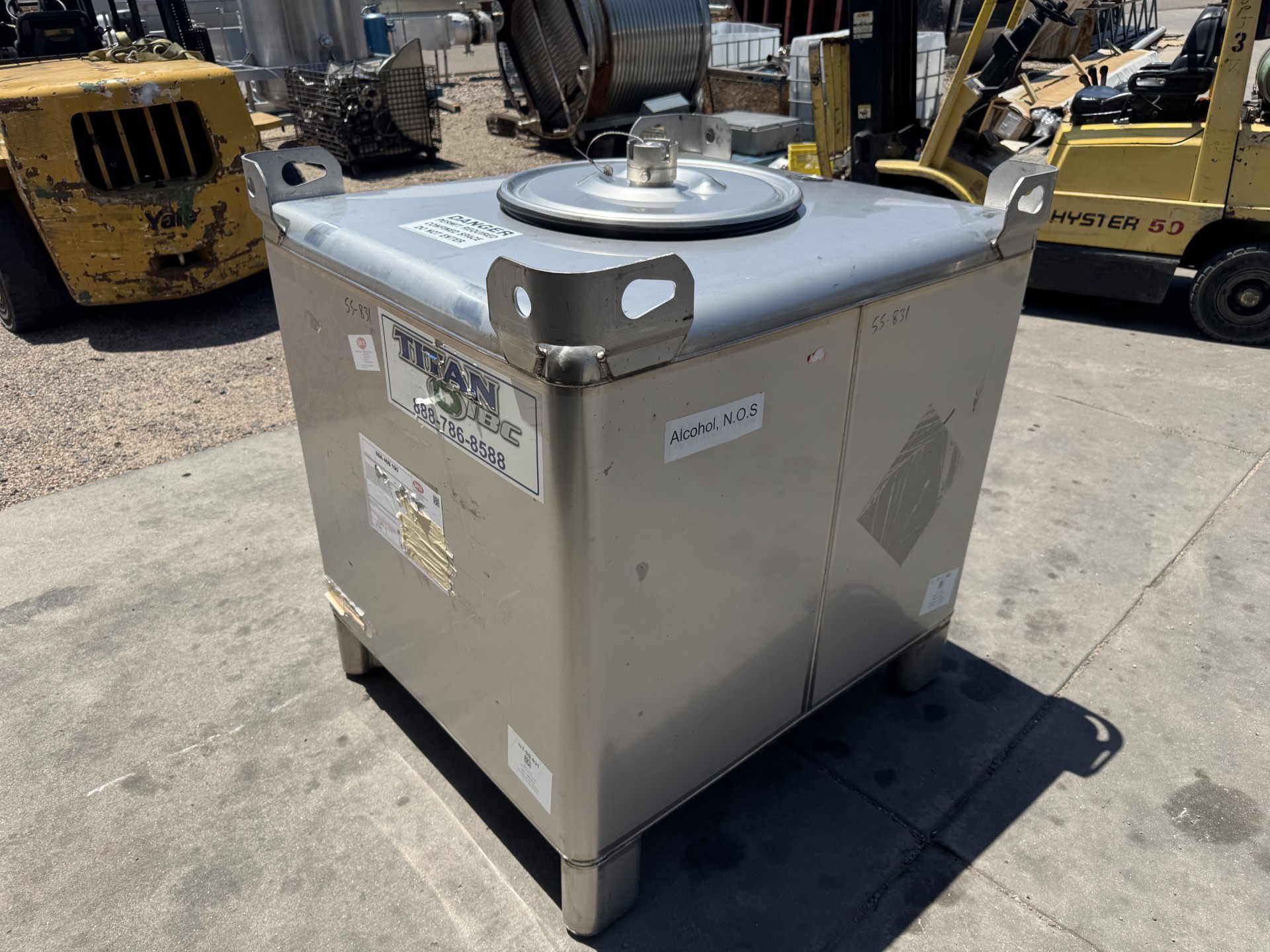 Refurbished 350 GALLON TOTE TANK