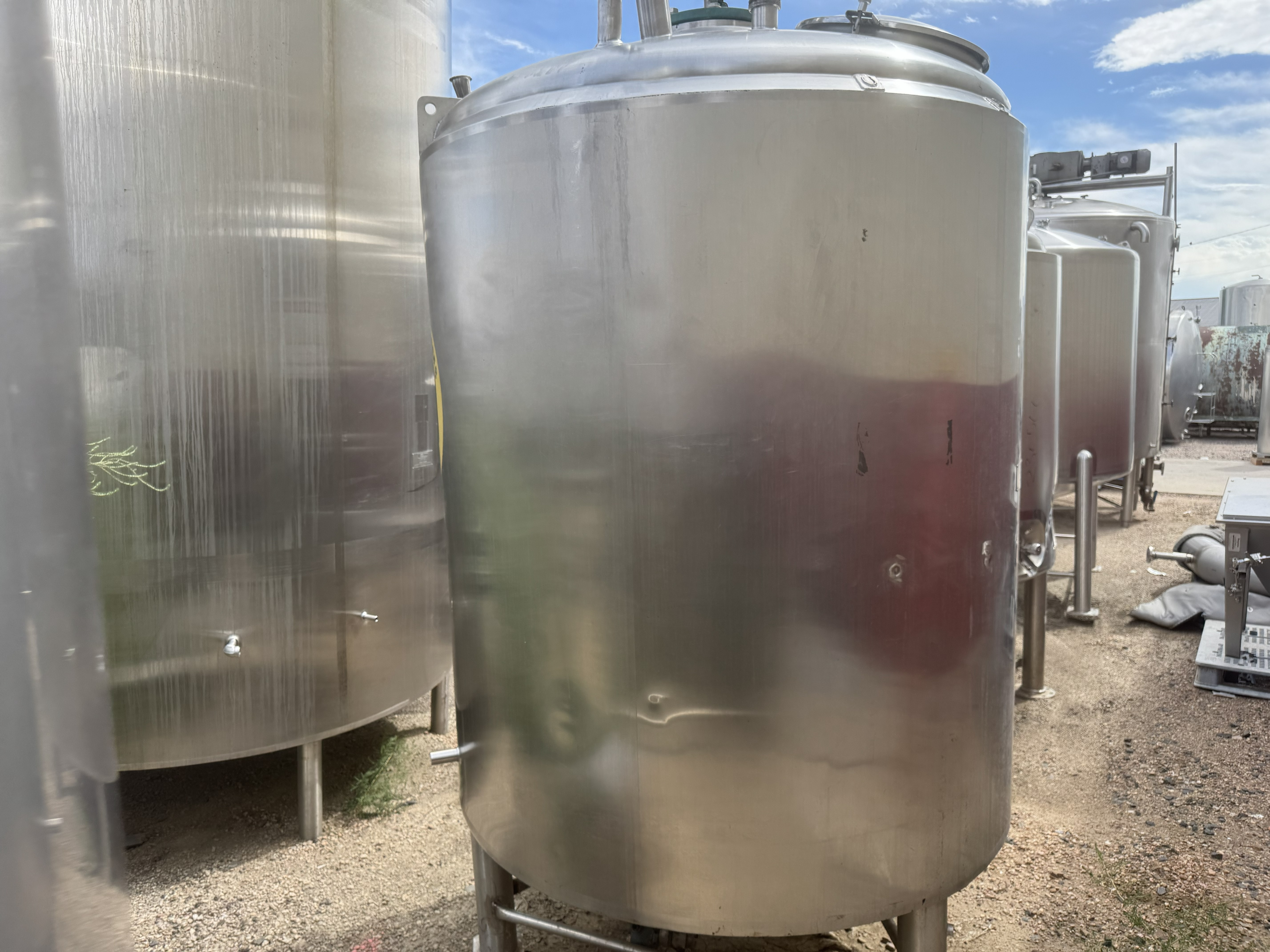 Used 850 GALLON PROCESSOR TANK
