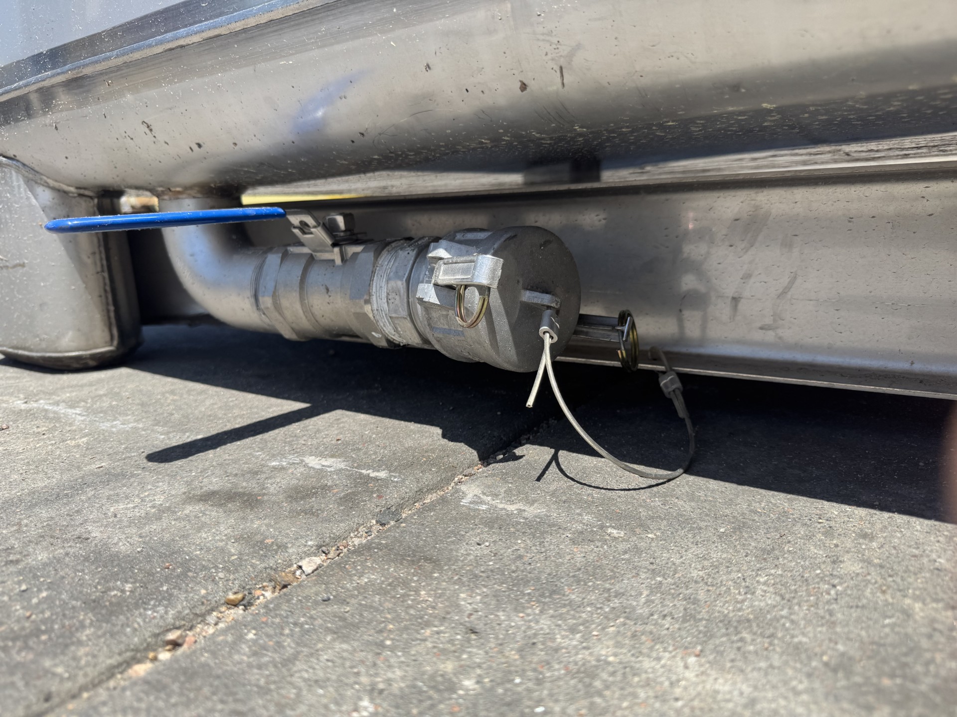 Refurbished 350 GALLON TOTE TANK