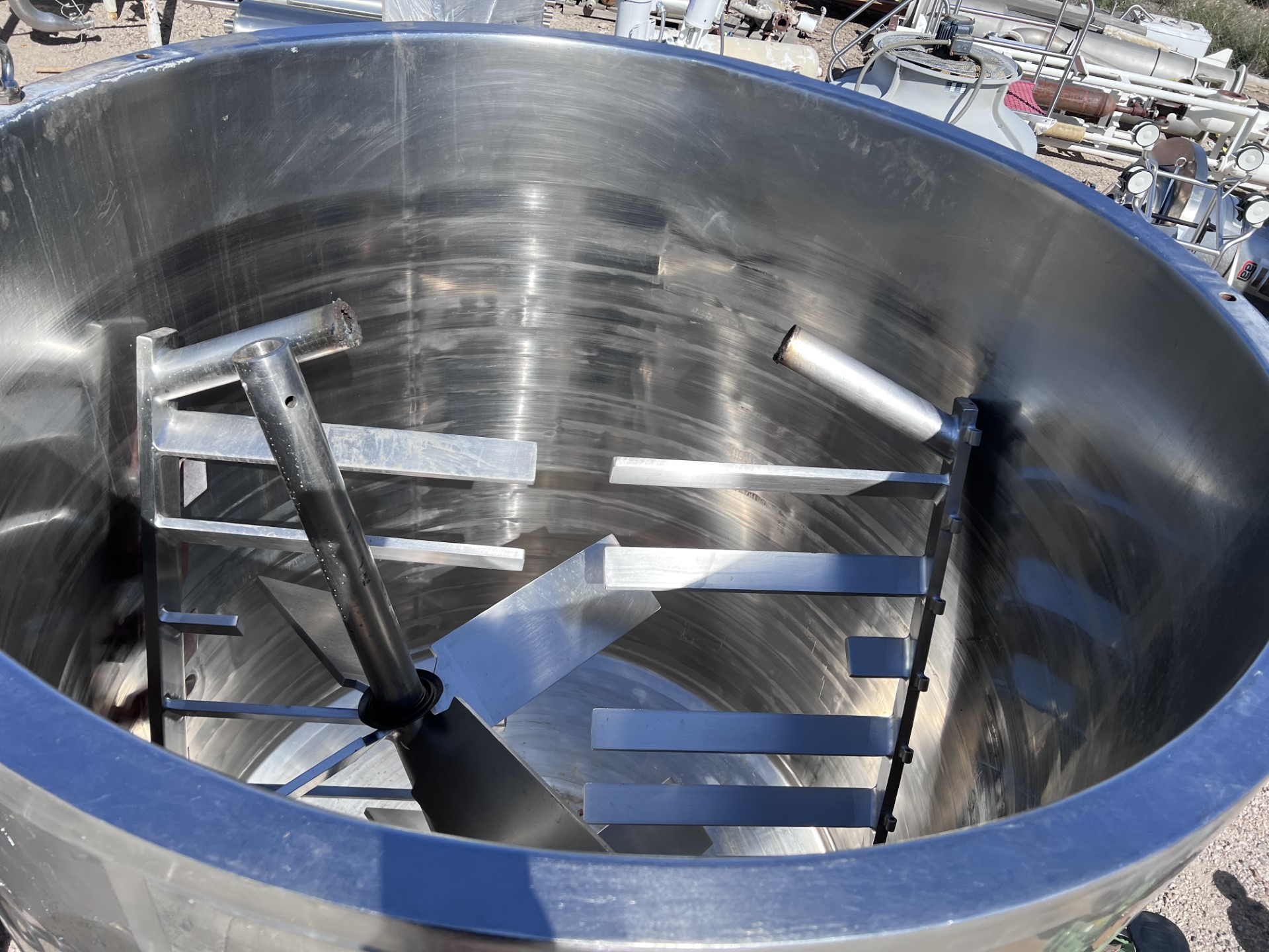 Used 750 GALLON LEE TANK