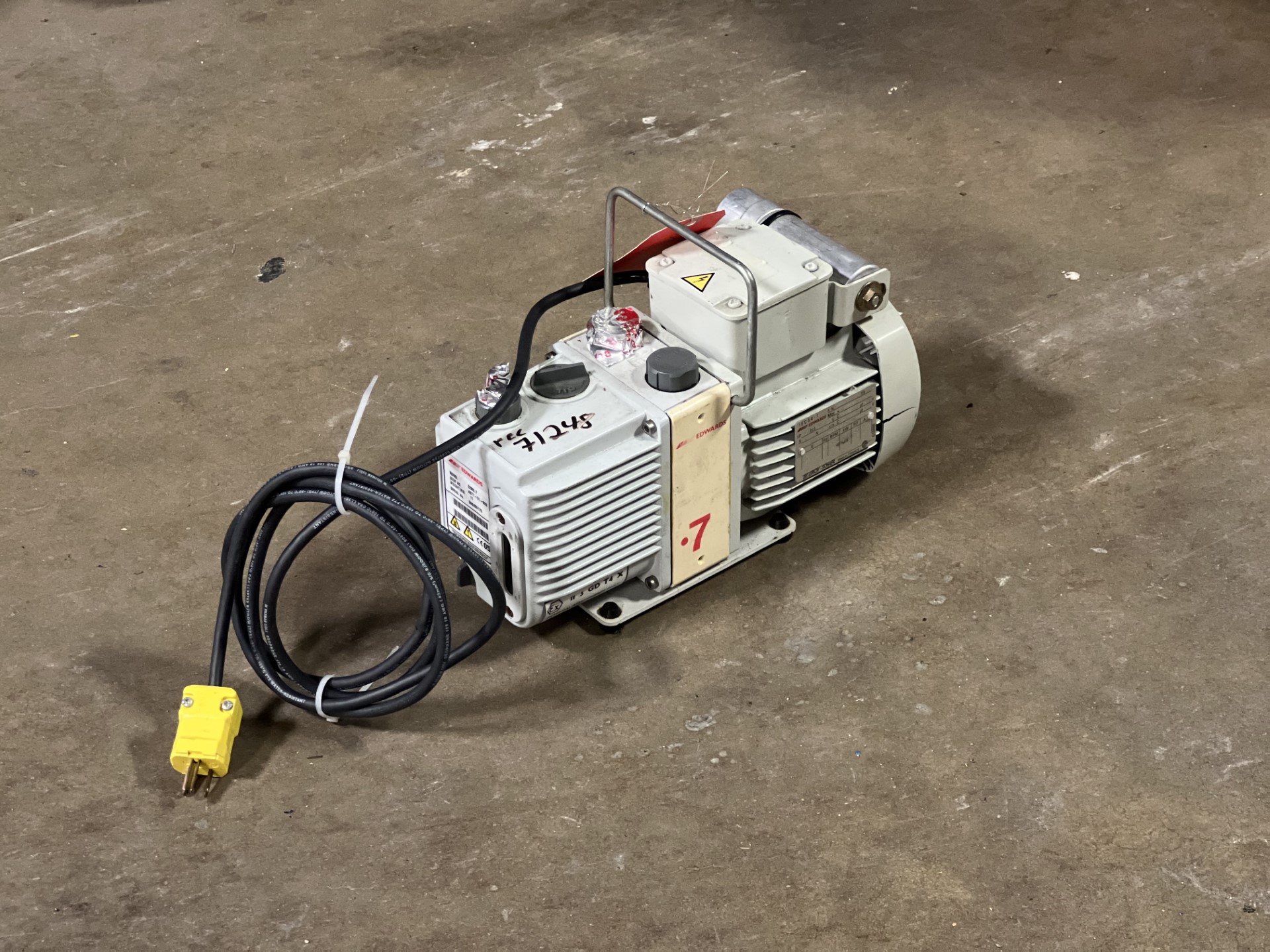 Used ROTARY VANE VACUUM PUMP