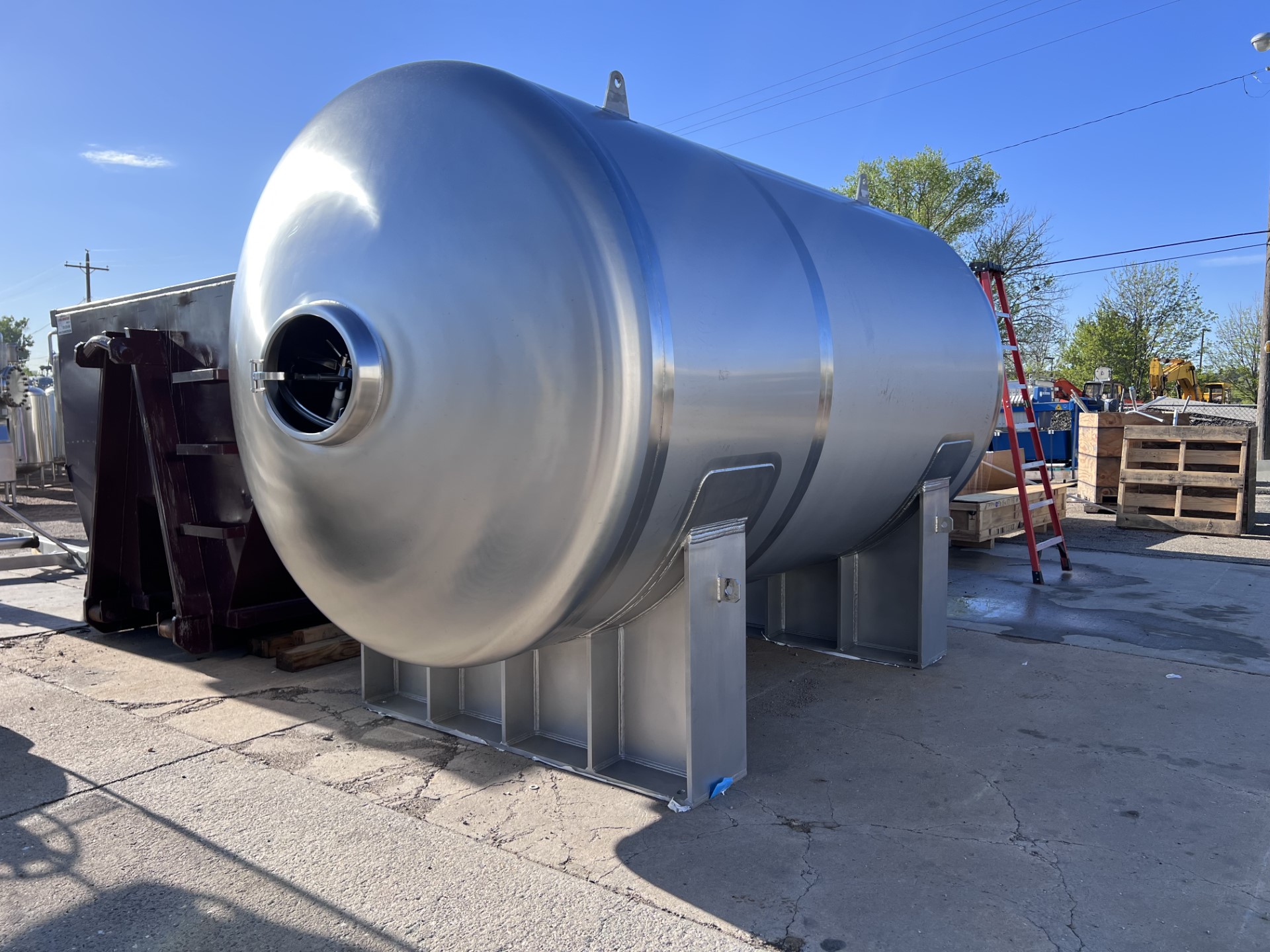 Used 2,500 GALLON CENTEC TANK