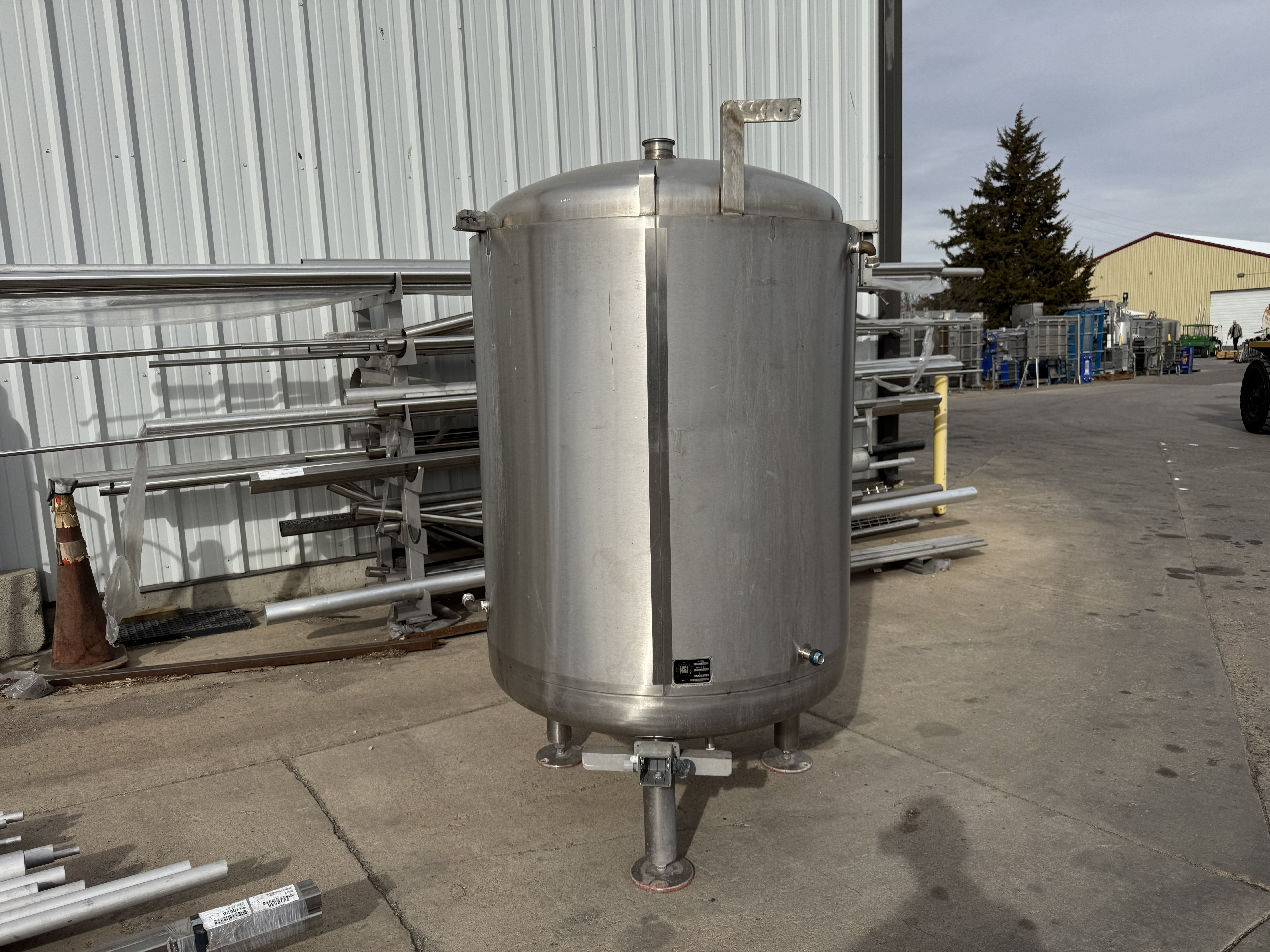 Used 356 GALLON BRIGHT TANK