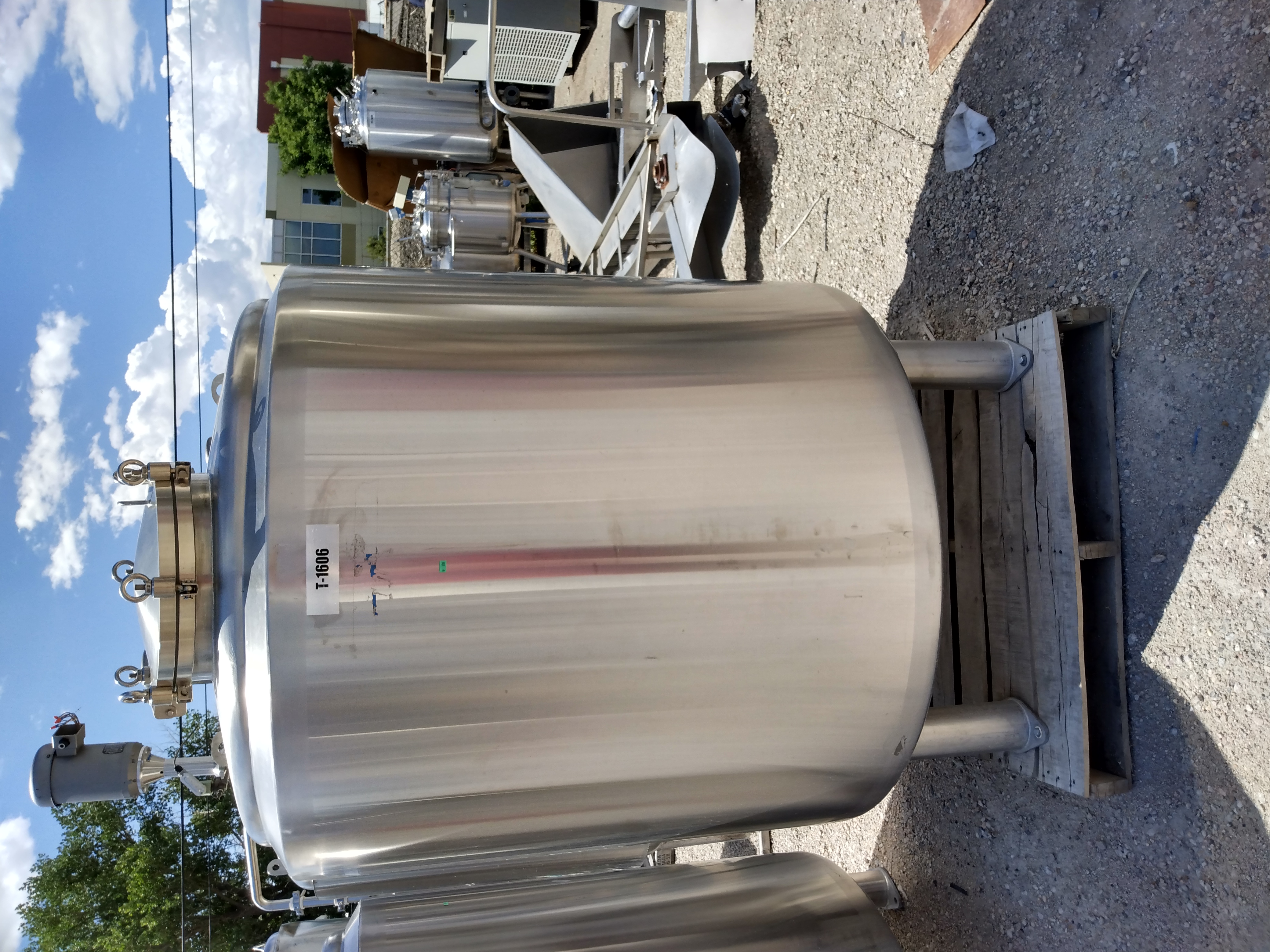 Refurbished SINGLE SHELL TANK CYLINDRICAL TANK + WAUKESHA PUMP