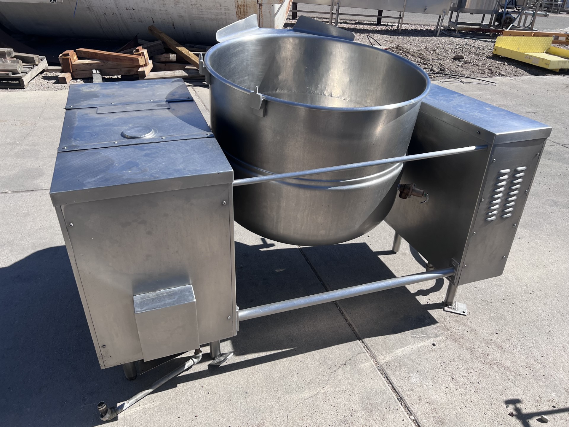 Used 100 GALLON KETTLE TANK.  LEE METAL SERIAL 811T