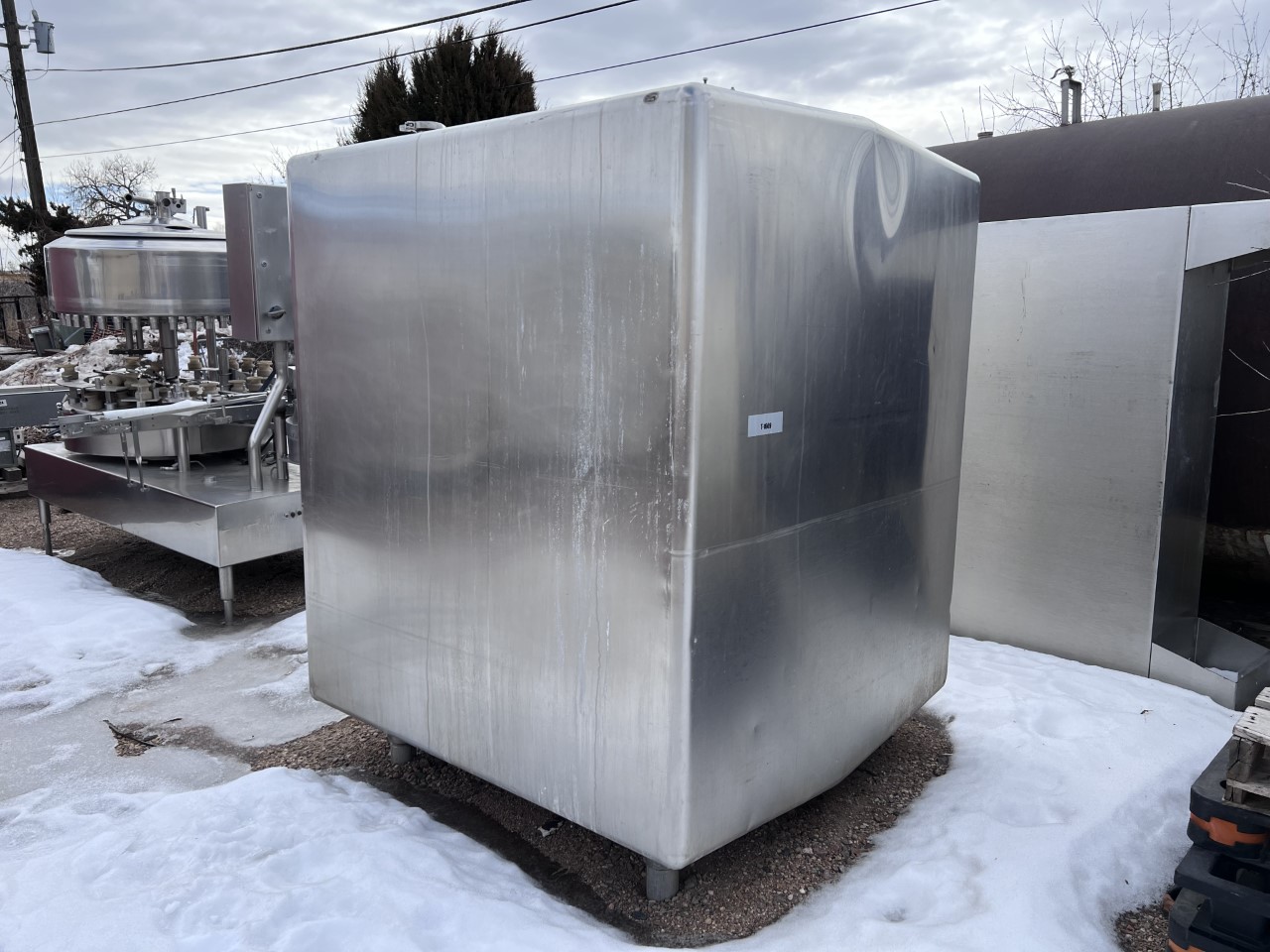 Used 1000 GALLON STORAGE TANK