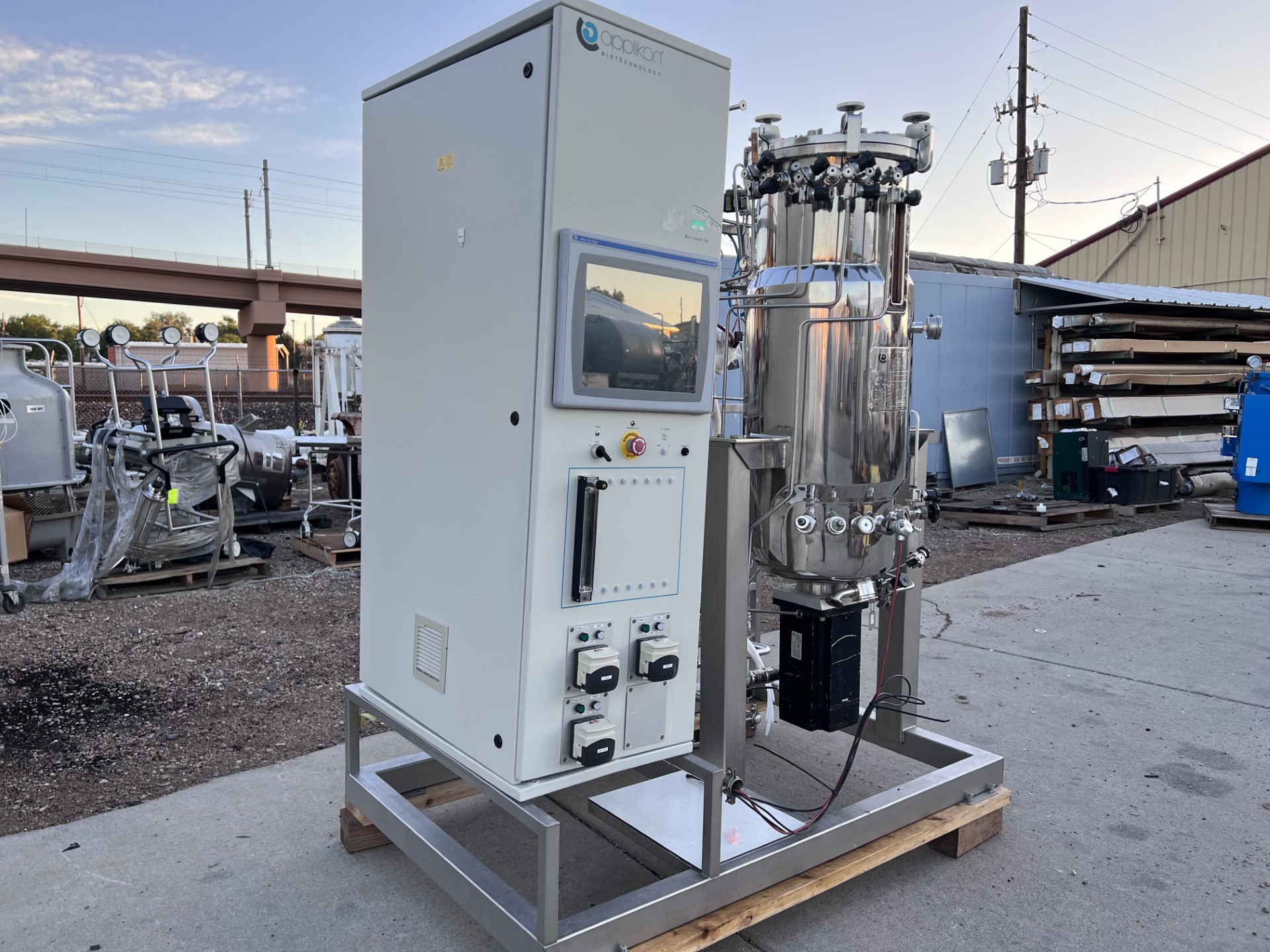 Used 140 LITER BIOREACTOR