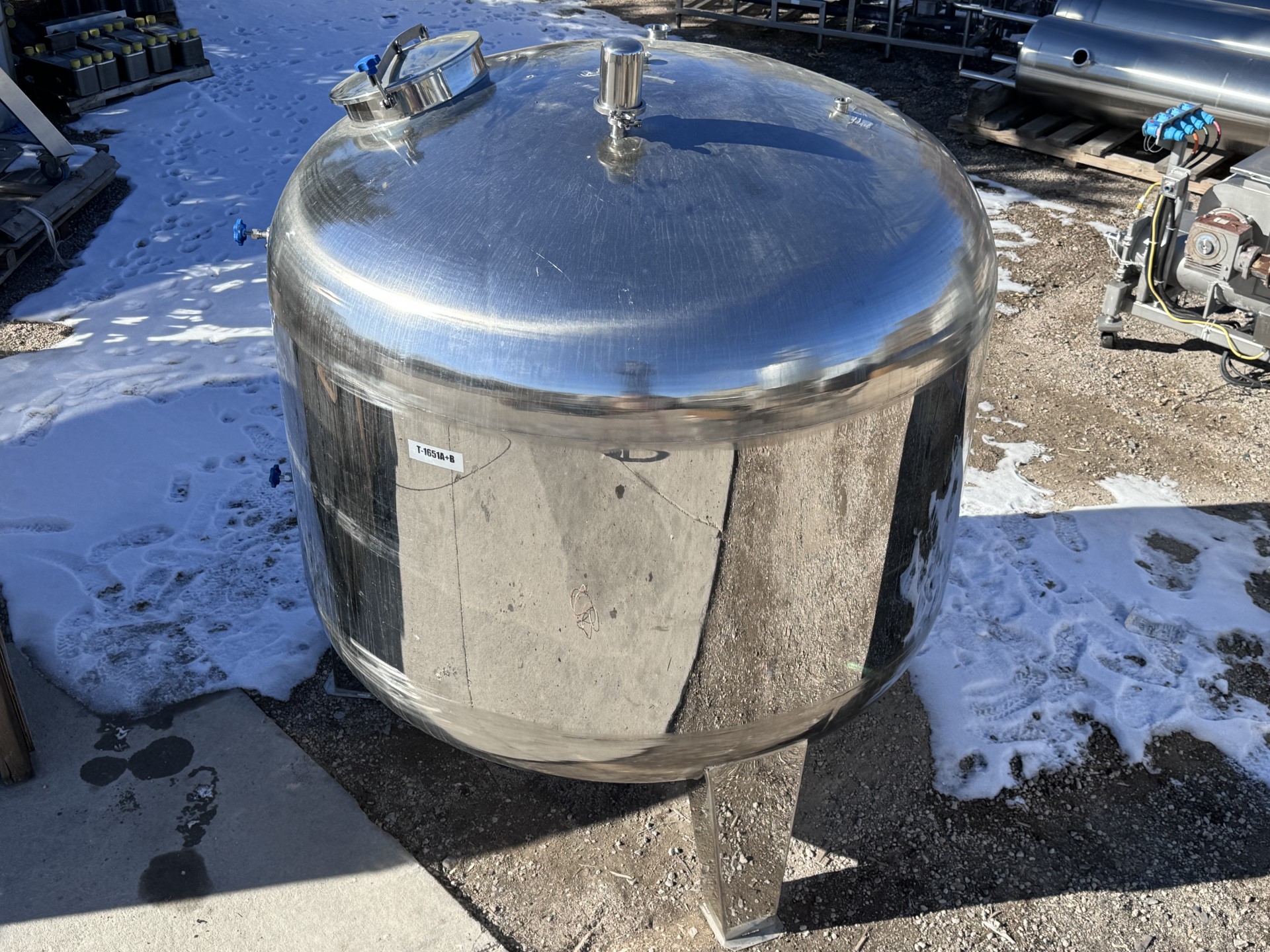 Refurbished 1,200 GALLON STORAGE TANK