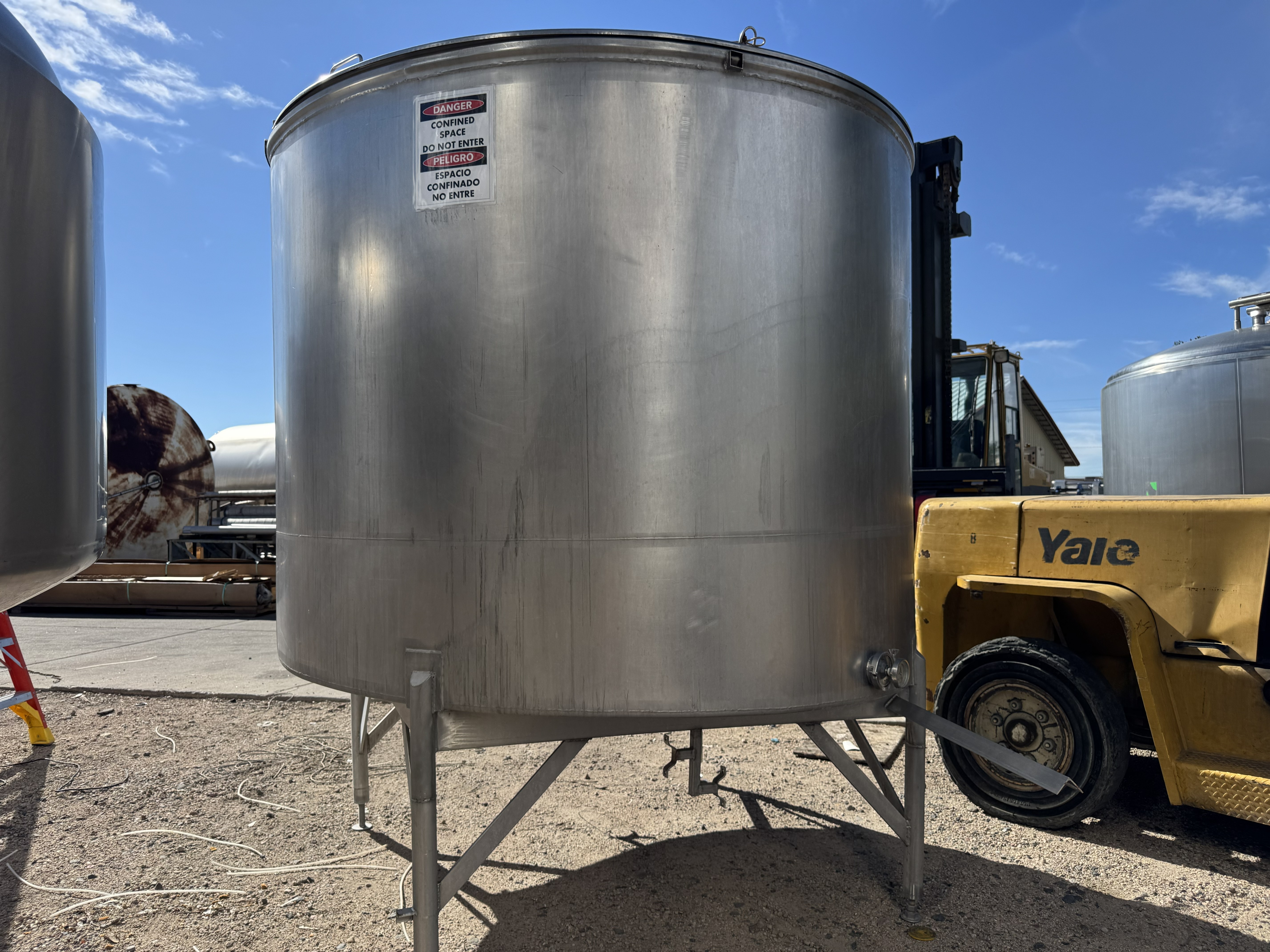Used 1,500 GALLON SINGLE SHELL TANK
