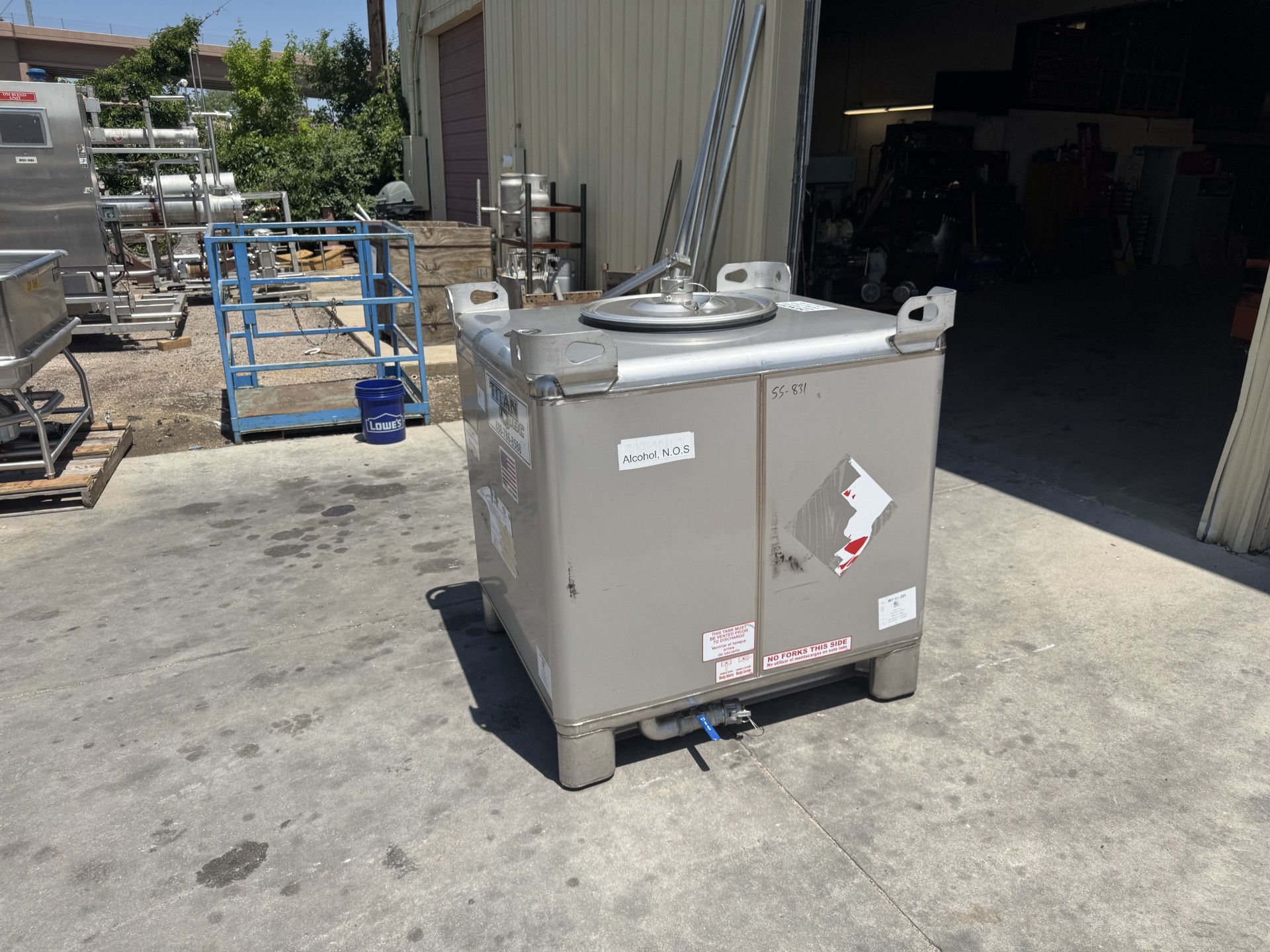 Refurbished 350 GALLON TOTE TANK