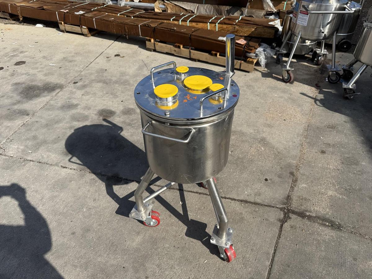 Refurbished 8.5 GALLON INSULATED TANK