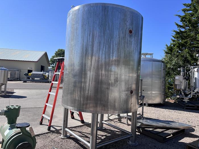 Used 750 GALLON LEE TANK