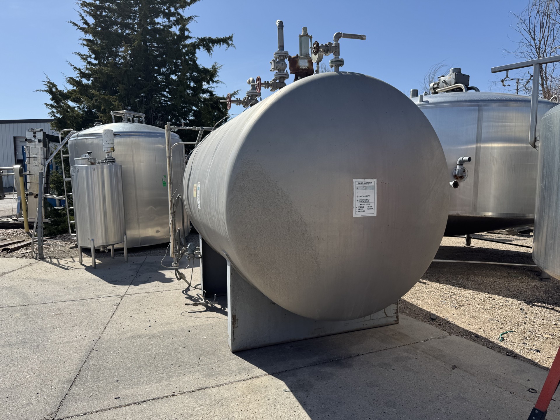 Refurbished 2,000 GALLON STORAGE TANK