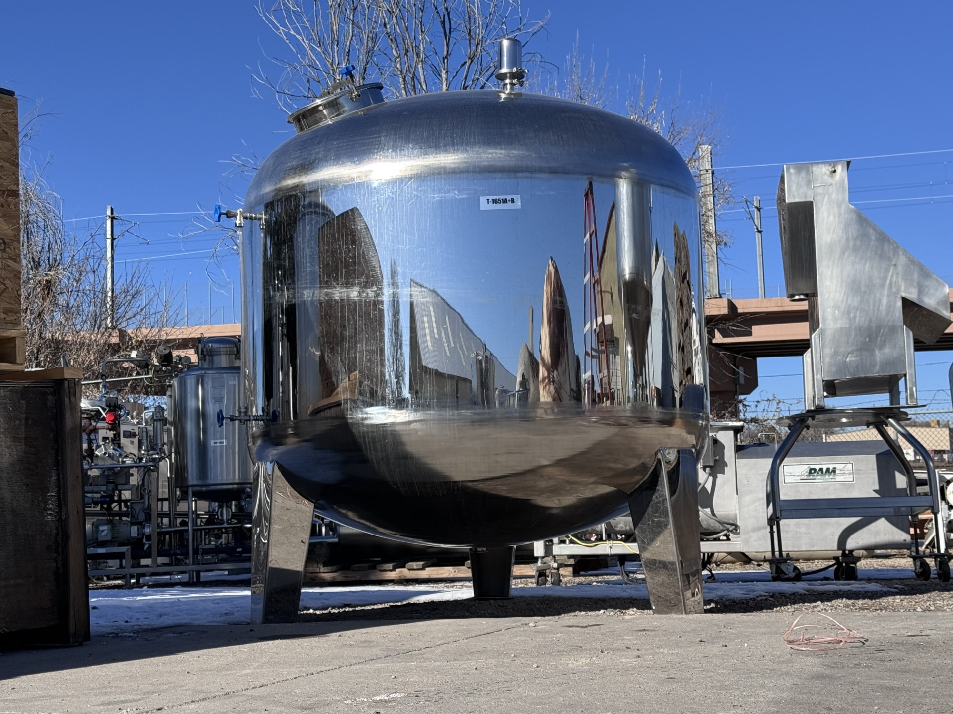 Refurbished 1,200 GALLON STORAGE TANK