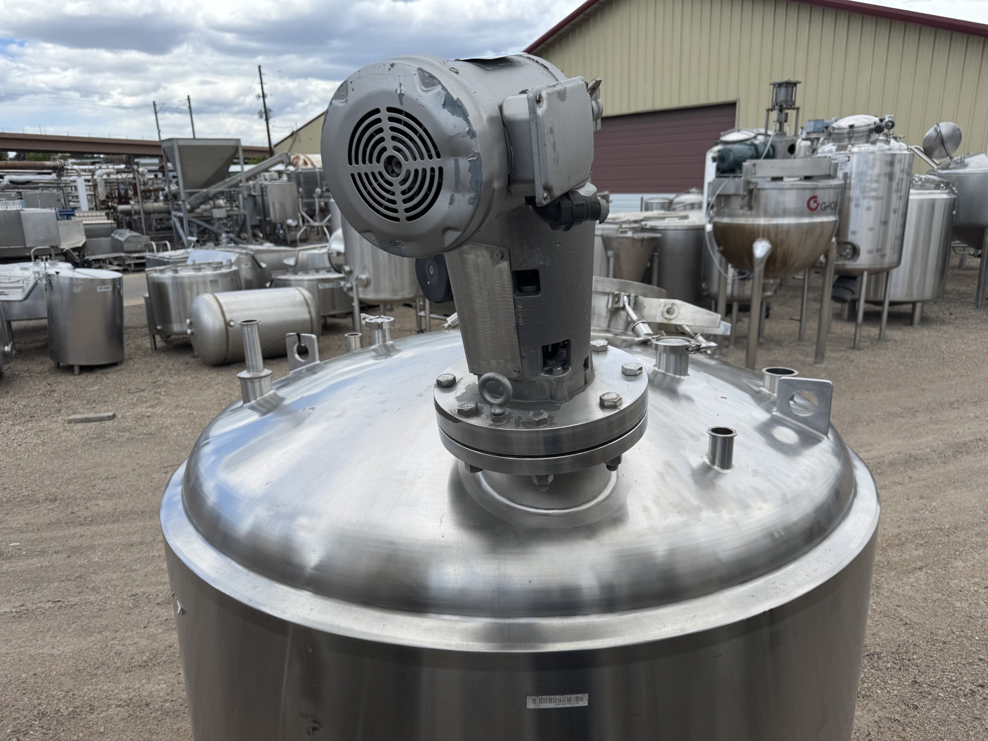 Refurbished 400 GALLON MIX TANK