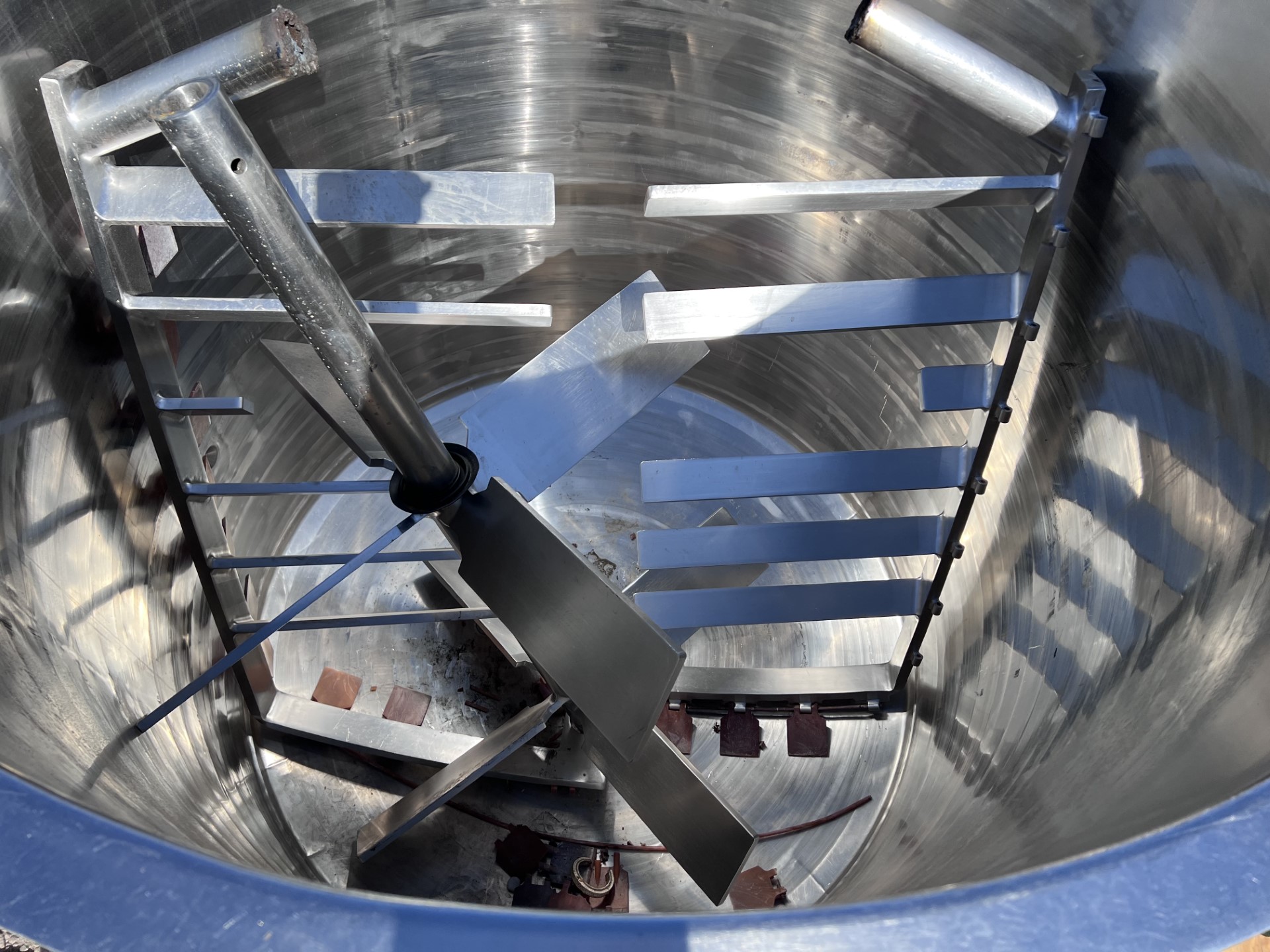 Used 750 GALLON LEE TANK