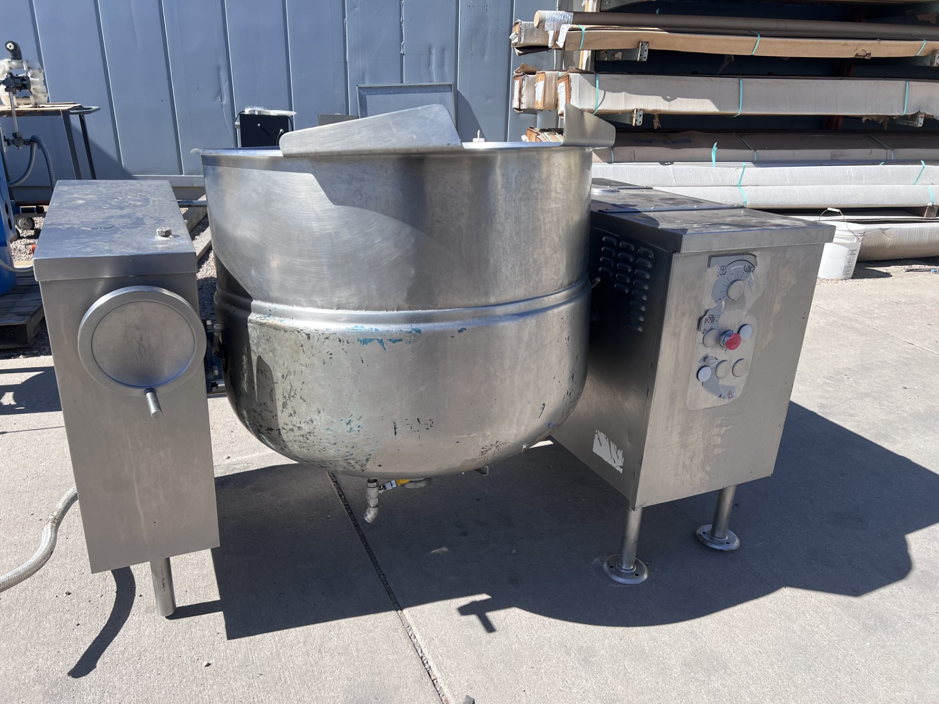 Used 100 GALLON KETTLE TANK.  LEE METAL SERIAL 811T