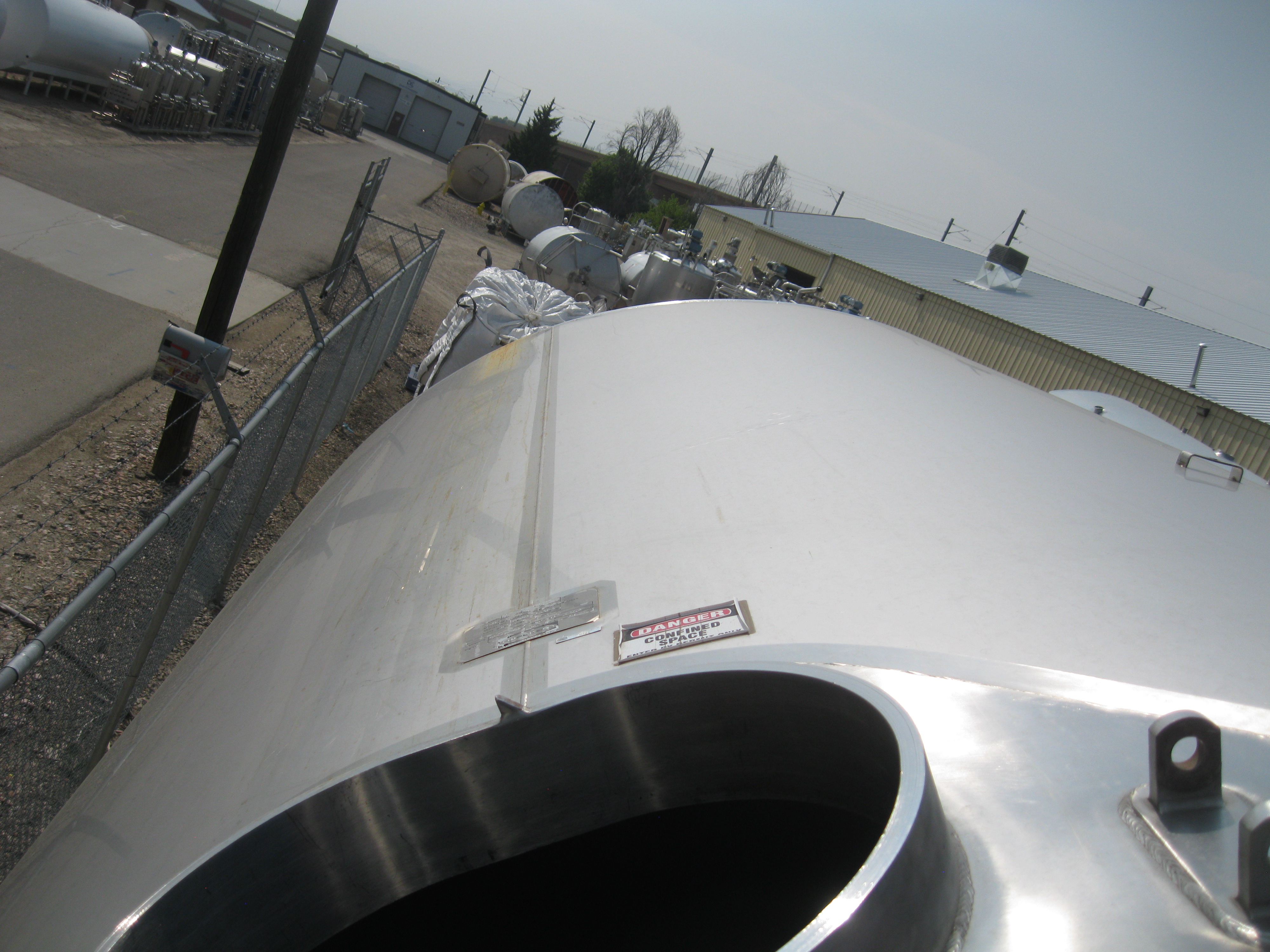 Used 8800 GALLON WALKER SINGLE SHELL TANK