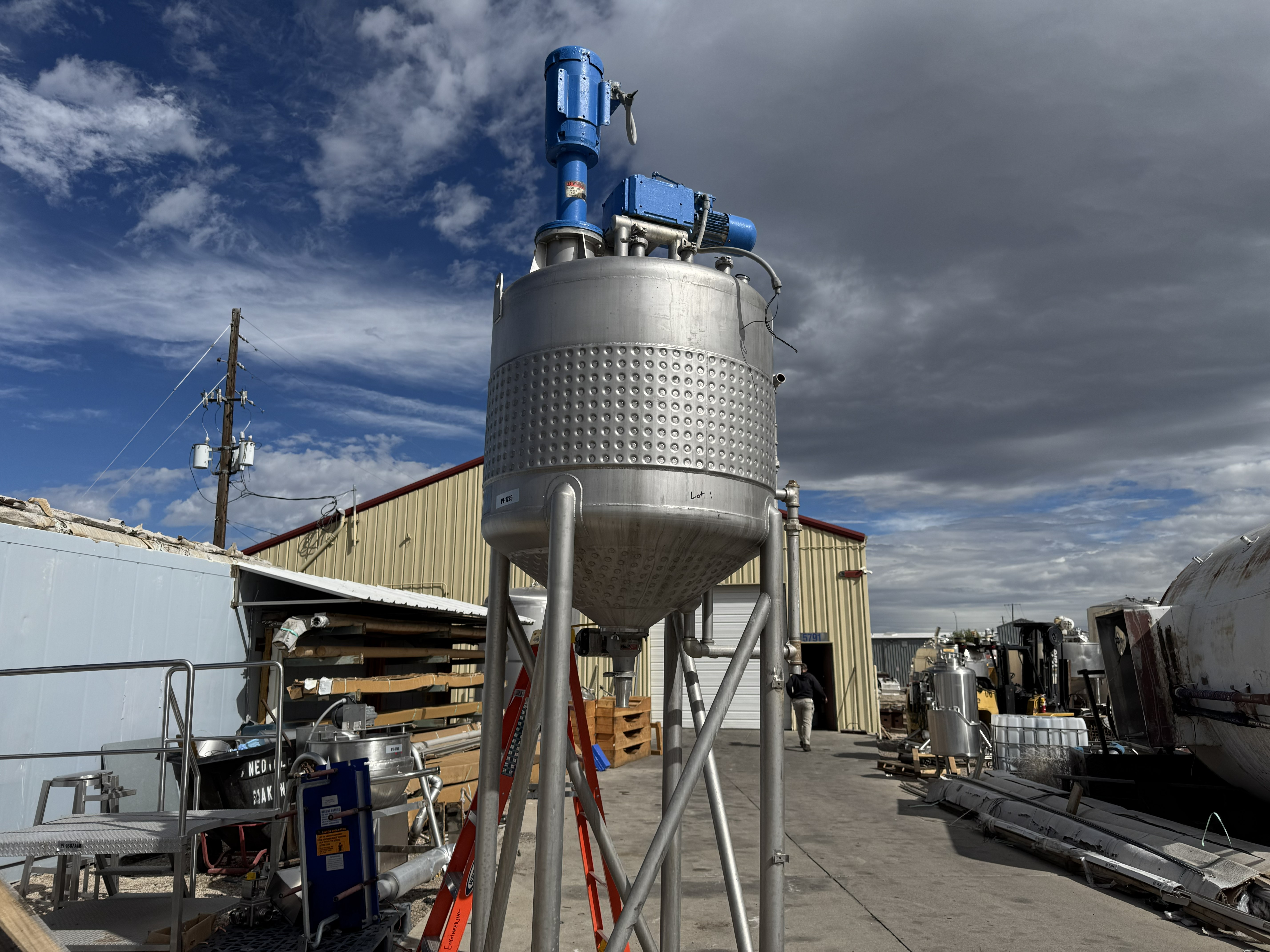 Refurbished 350 GALLON PROCESSOR TANK