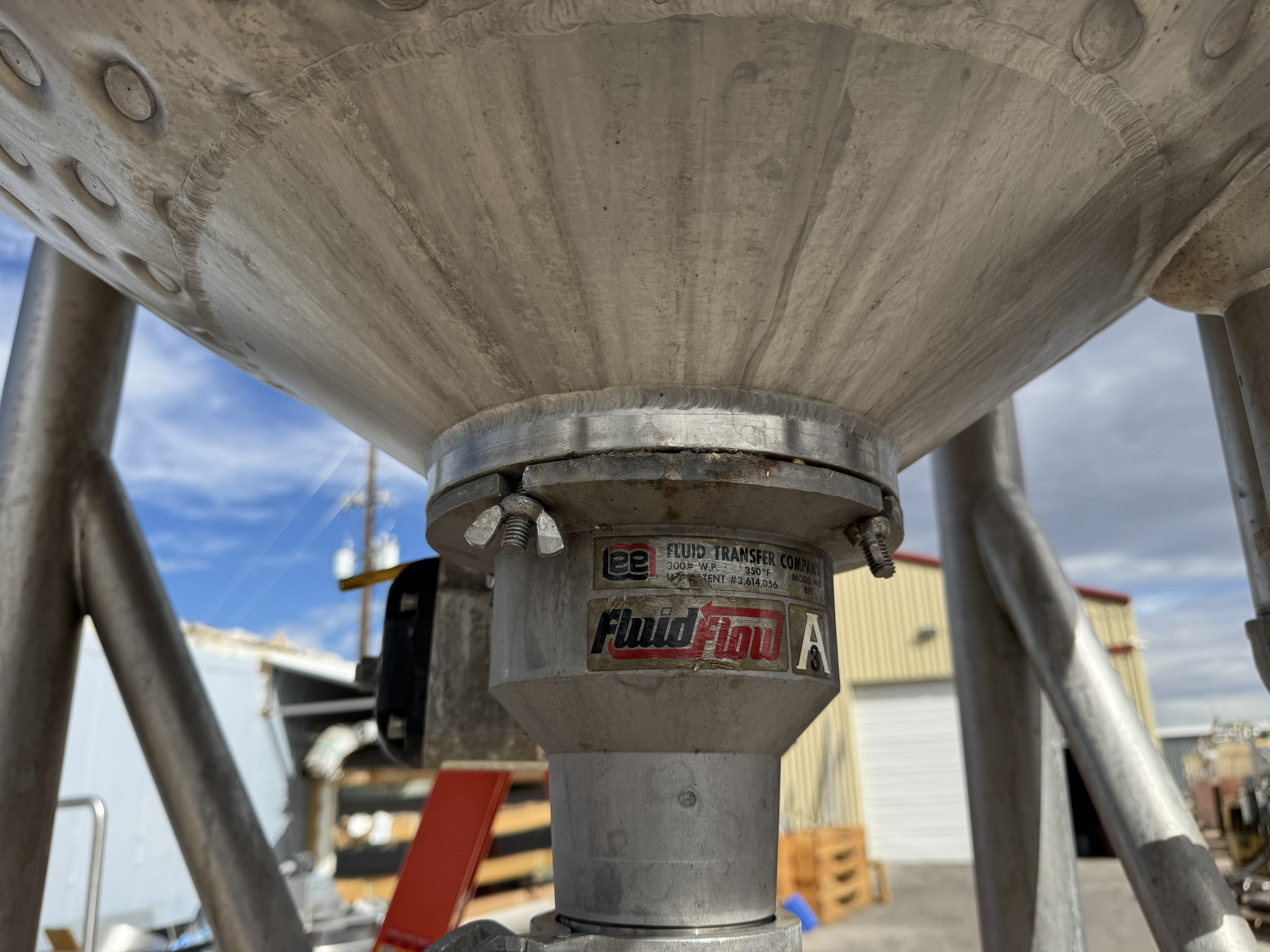 Refurbished 350 GALLON PROCESSOR TANK