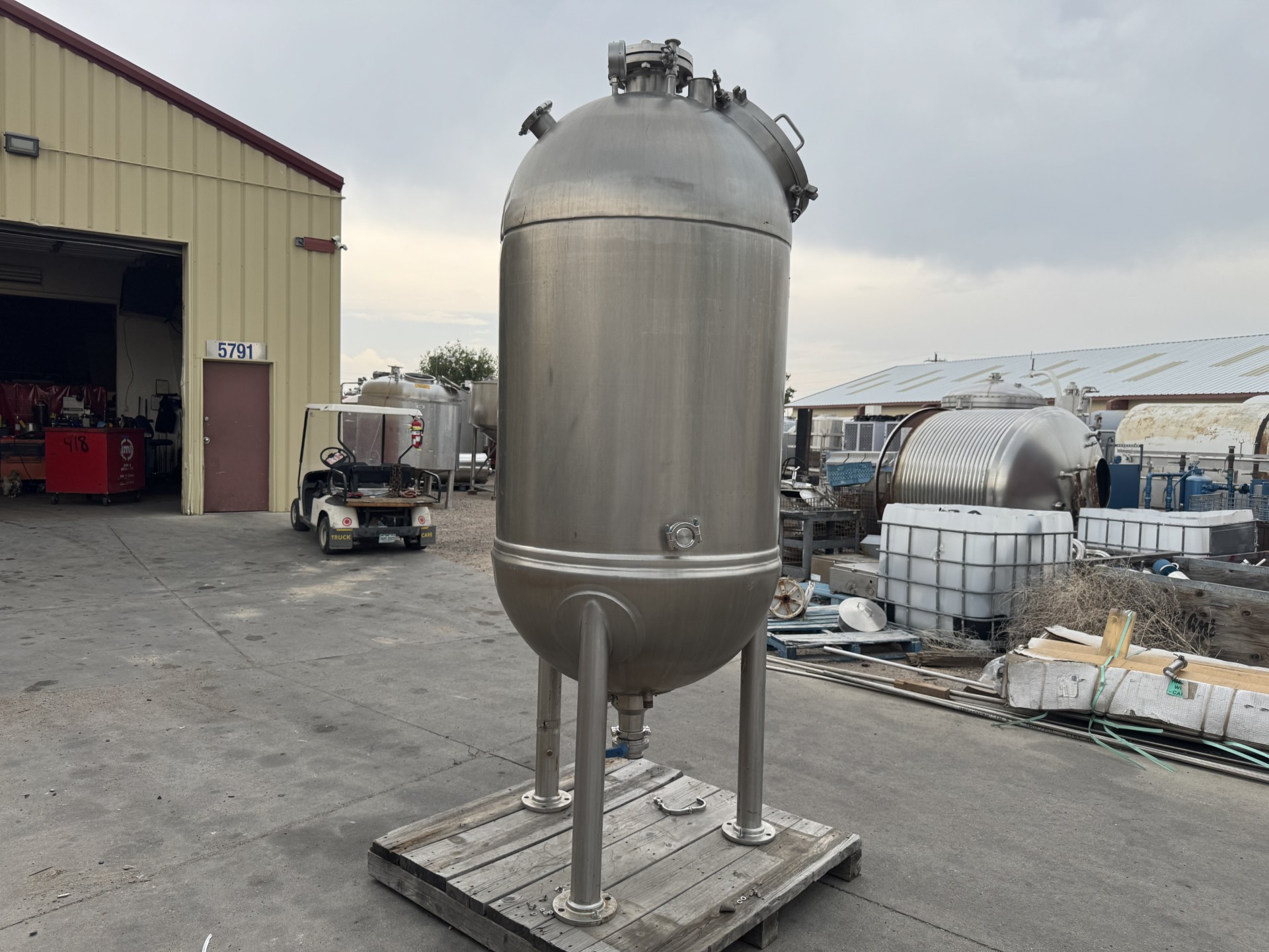 Refurbished 250 GALLON VACUUM TANK