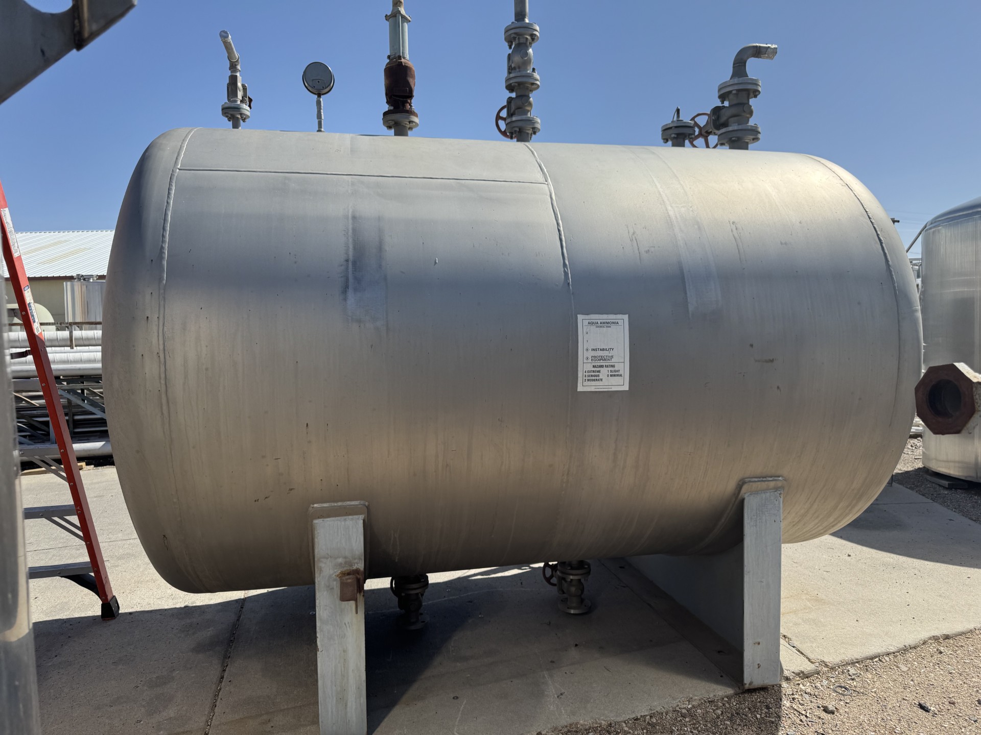 Refurbished 2,000 GALLON STORAGE TANK