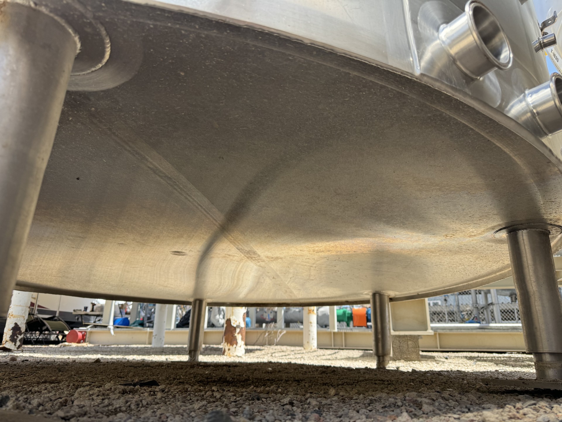 Refurbished 4500 GALLON VERTICAL JACKETED STORAGE TANK.