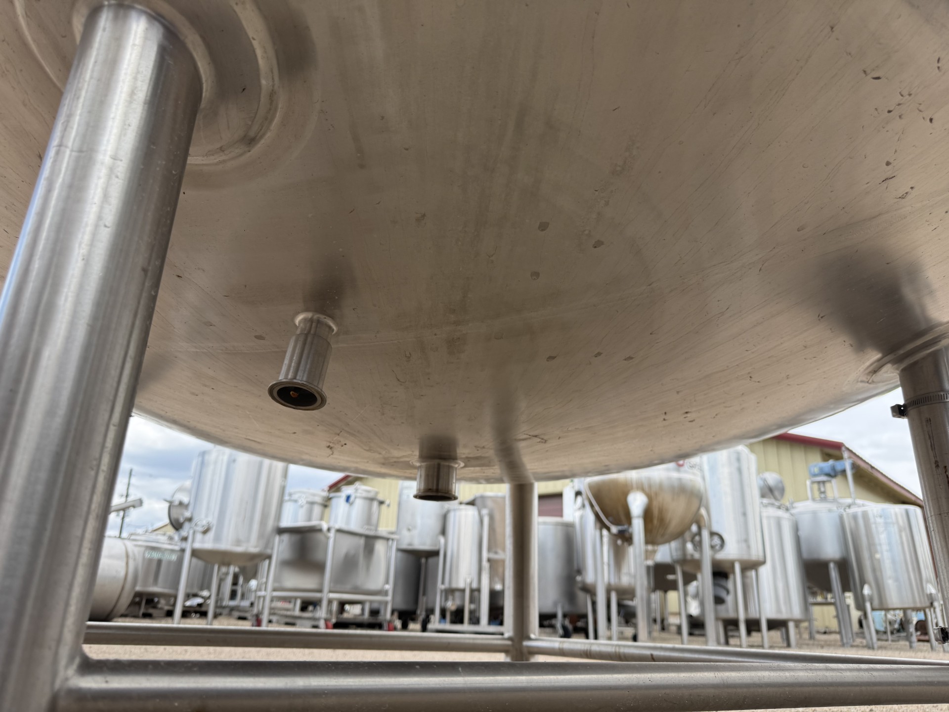 Refurbished 400 GALLON MIX TANK