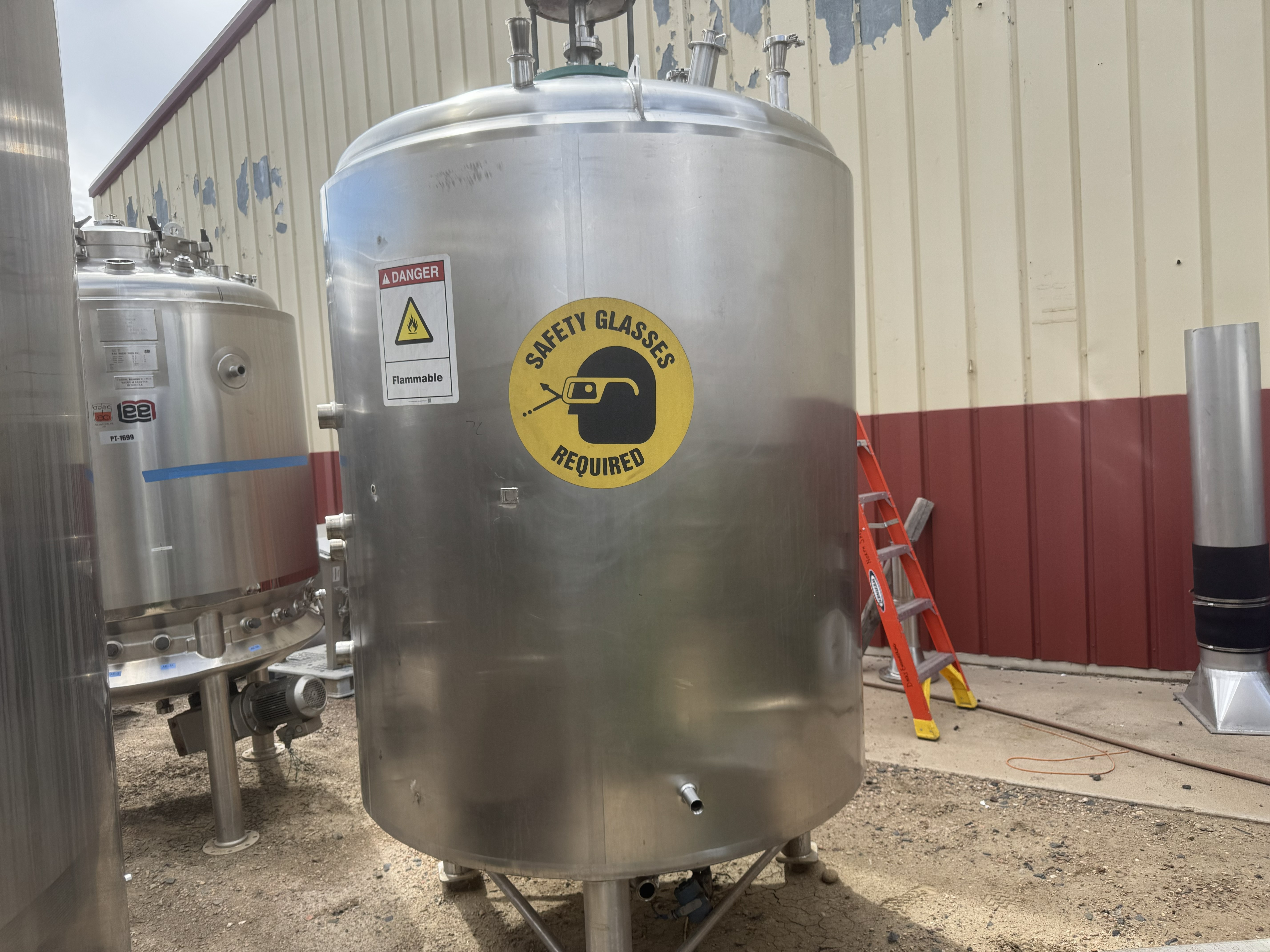 Used 850 GALLON PROCESSOR TANK