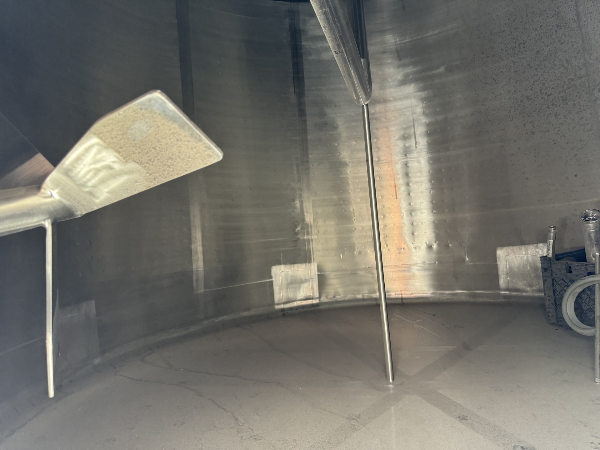 Refurbished 4500 GALLON VERTICAL JACKETED STORAGE TANK.