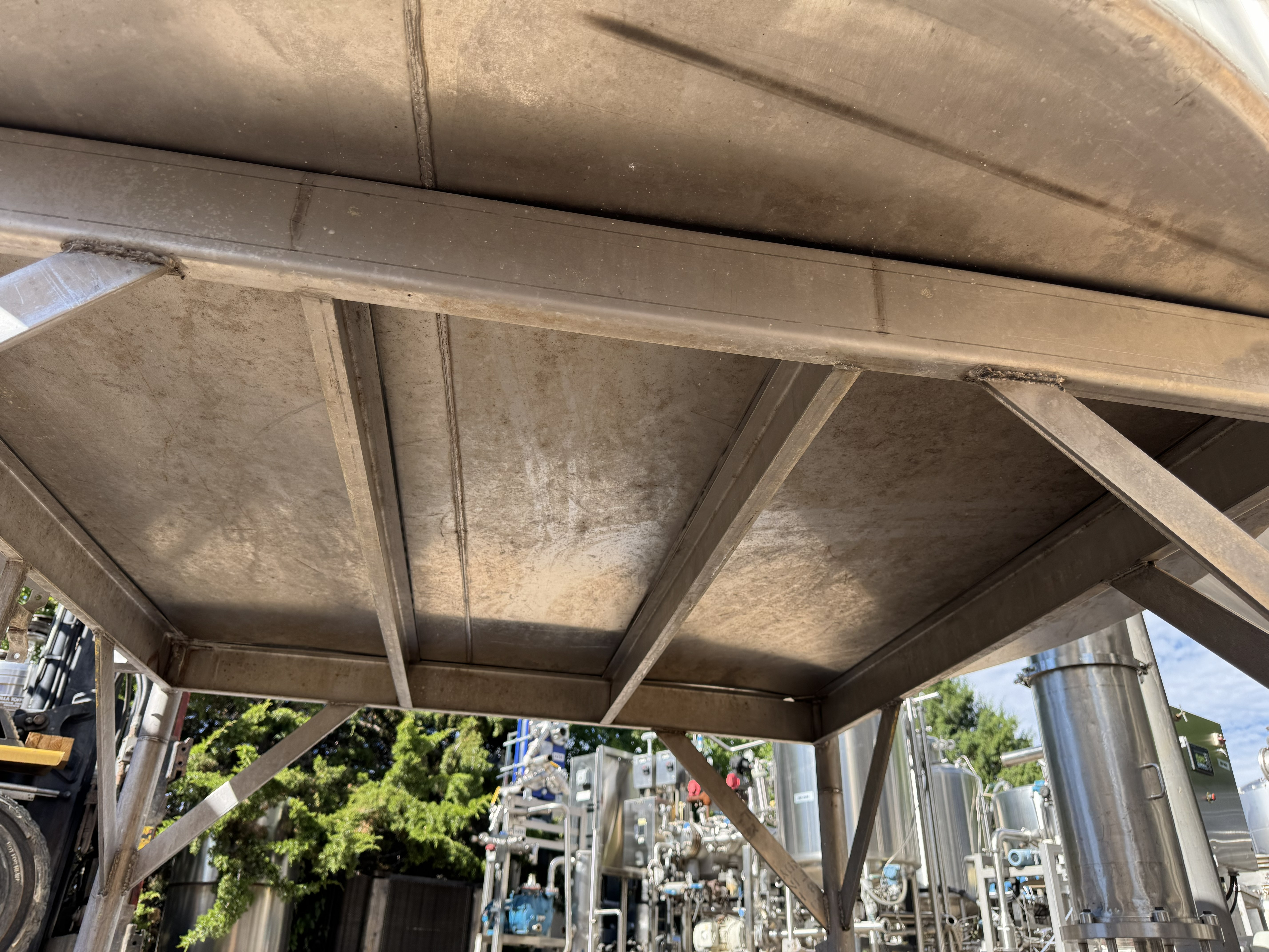 Used 1,500 GALLON SINGLE SHELL TANK