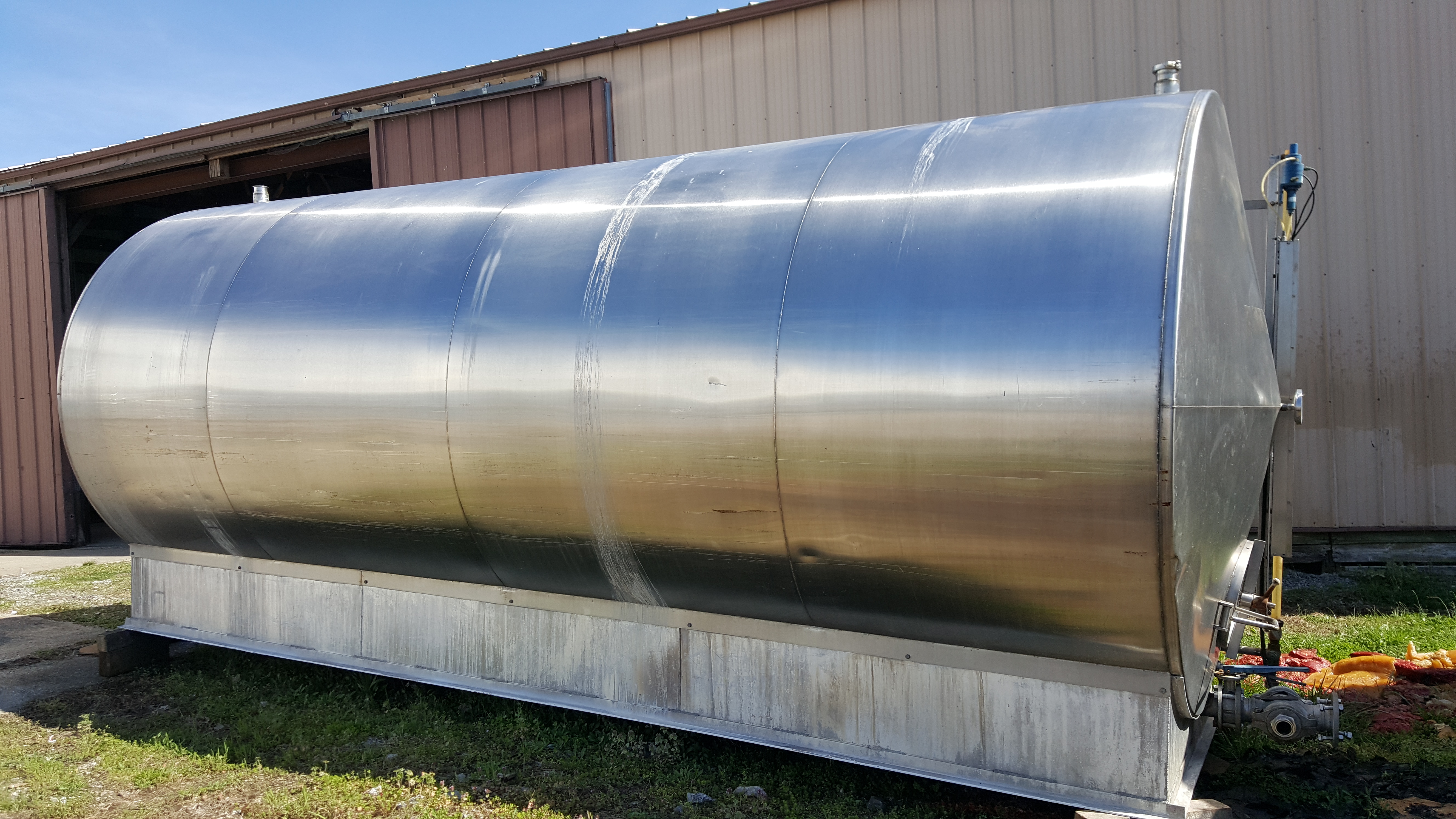 Refurbished 6000 GALLON HORIZONTAL CYLINDRICAL SINGLE SHELL