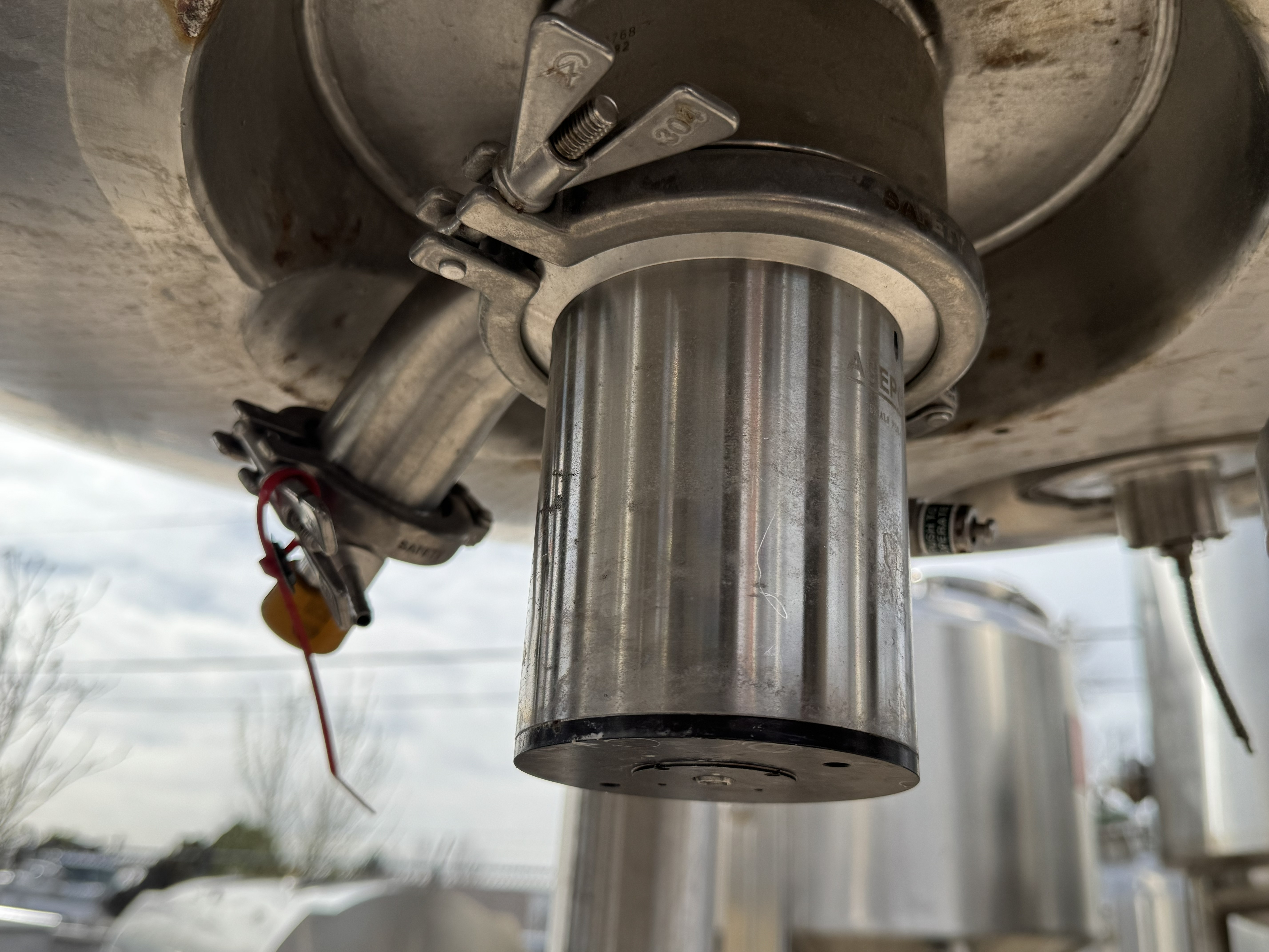 Used 2000 LITERS REACTOR TANK