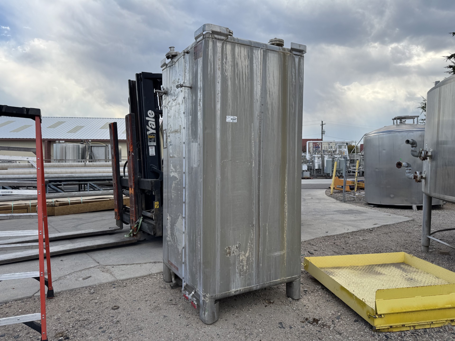 Refurbished 755 GALLON TOTE TANK