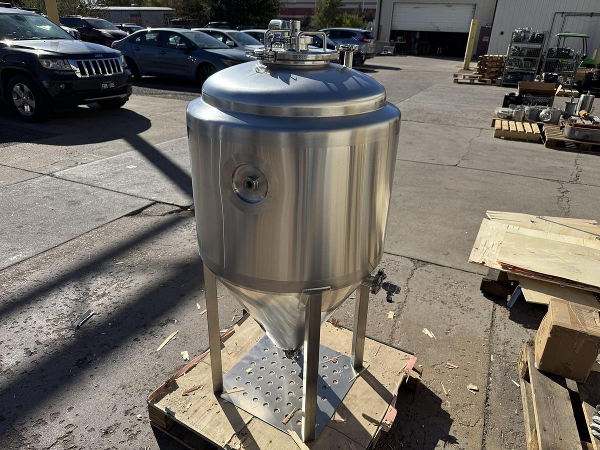 1 BBL FERMENTER TANK