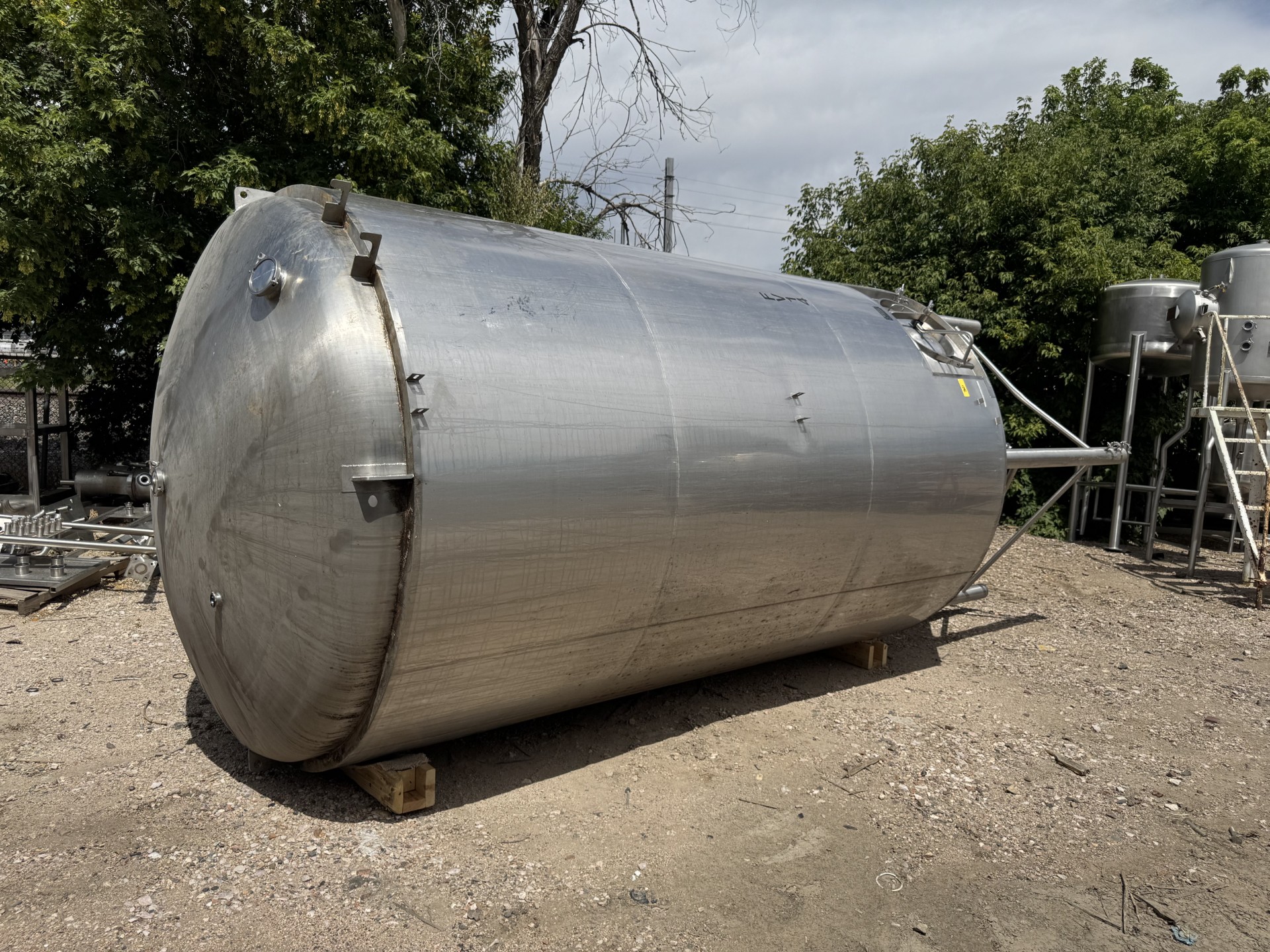 Refurbished 3000 GALLON FERMENTER TANK