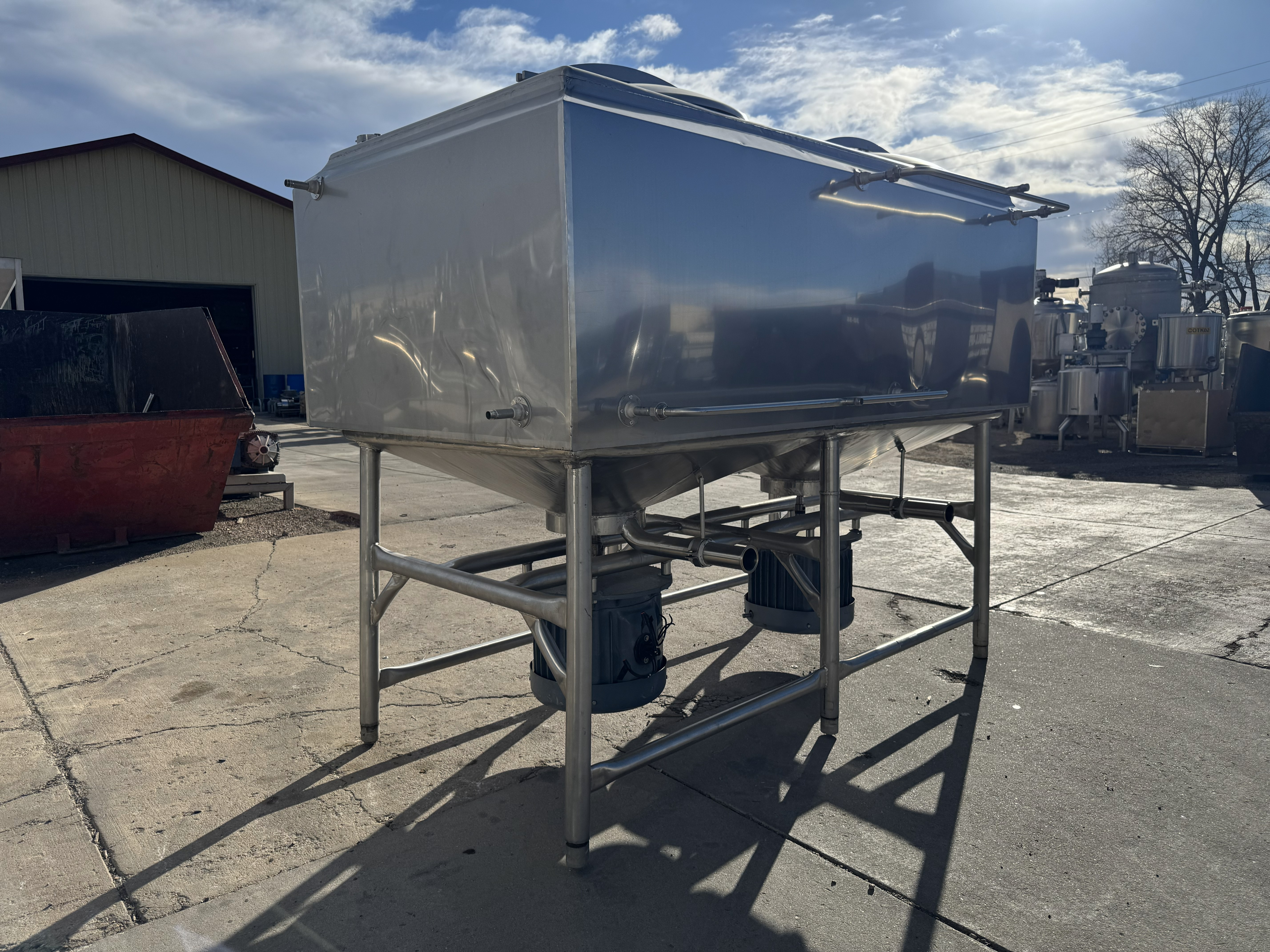 Used DUAL AGITATOR LIQUIFIER TANK