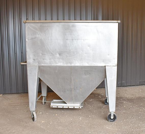 D'occasion USED 700 GALLON TANK (TOTE), STAINLESS STEEL