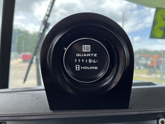 Used 2013 Mack Pinnacle CXU613 Day Cab Road Tractor