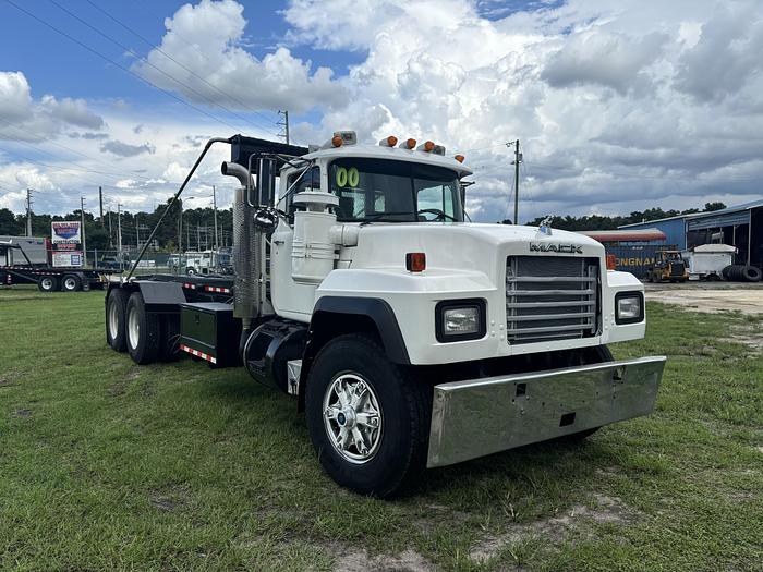 Used 2000 Mack RD688 Tandem-Axle Roll-Off Truck #5689