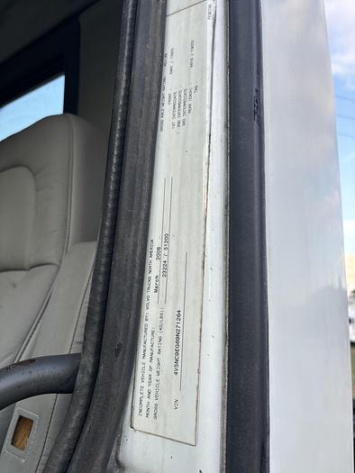 Used 2009 Volvo VNL Tandem-Axle Cab & Chassis #5581