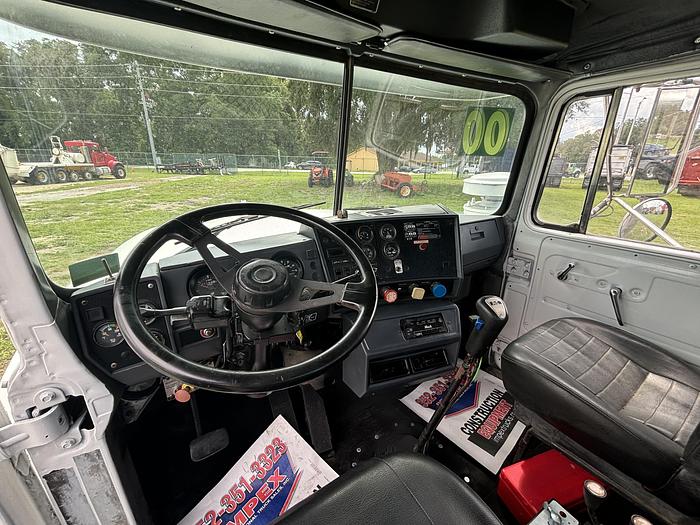 Used 2000 Mack RD688 Tandem-Axle Roll-Off Truck #5689