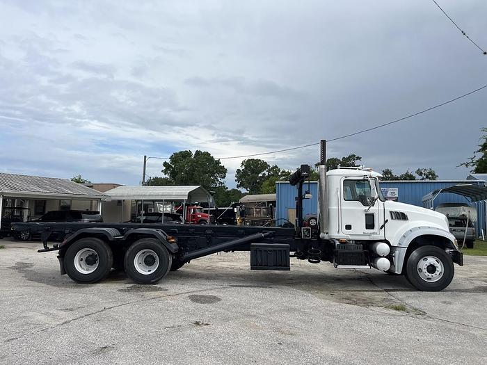 Used 2009 Mack GU713 Tandem-Axle Roll-Off Truck #5615
