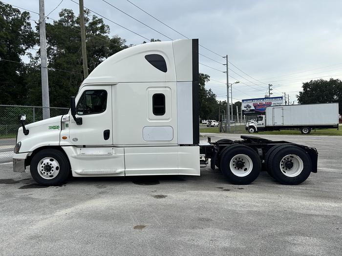 Used 2014 Freightliner Cascadia 125 Evolution Sleeper Truck (CONSIGNMENT)