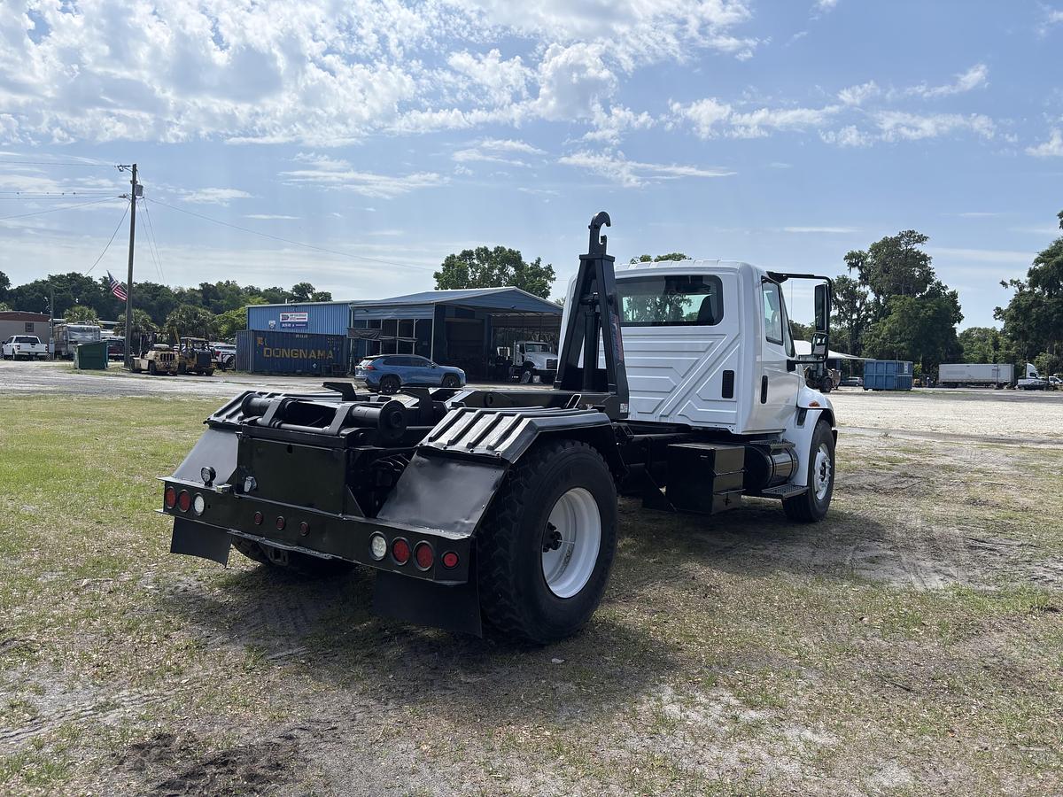 Used 2002 International  Durastar 4300 Single-Axle Hooklift Truck