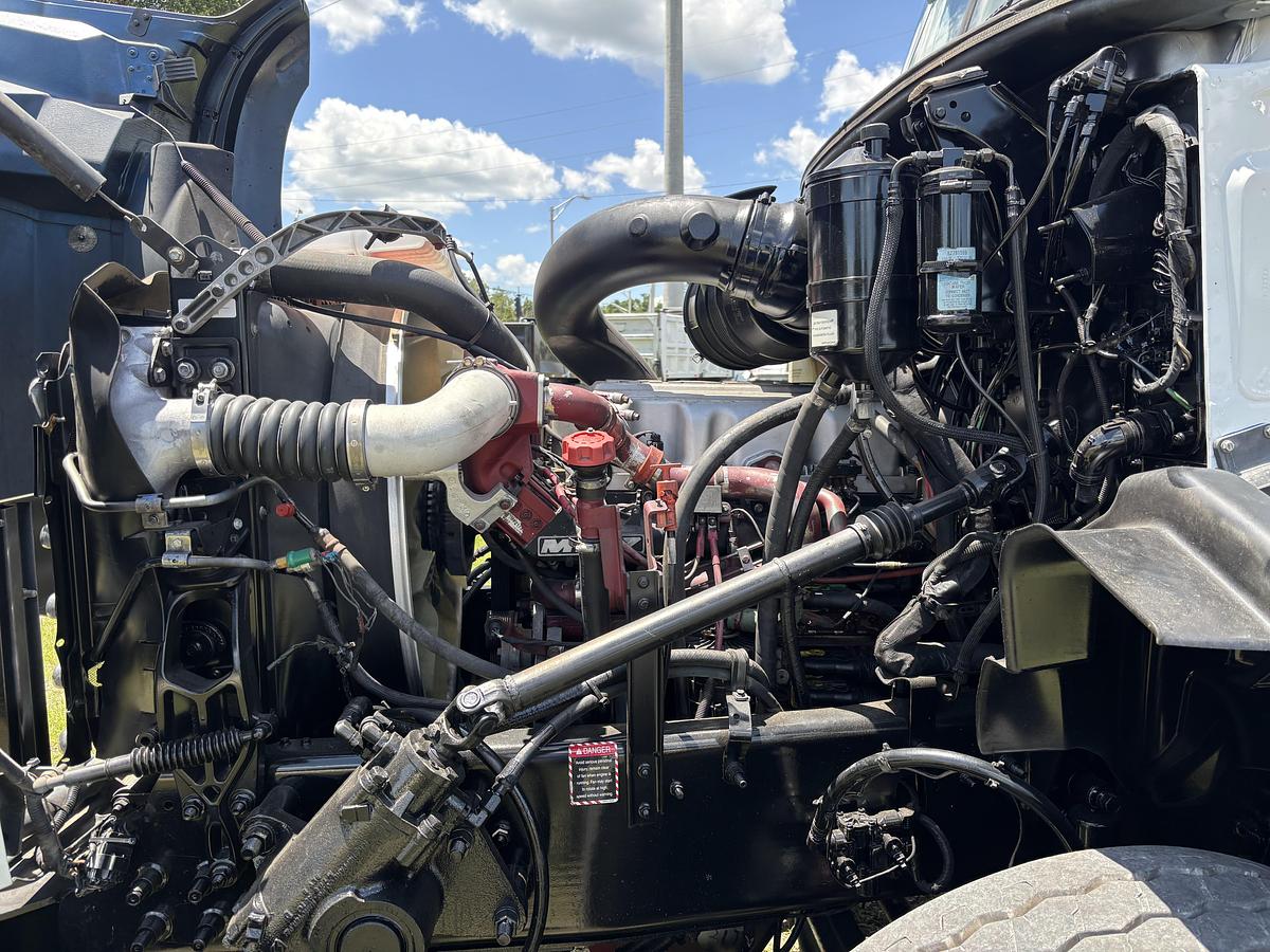 Used 2015 Mack GU813 Tri-Axle Dump Truck T800 Tri-Axle Dump Truck