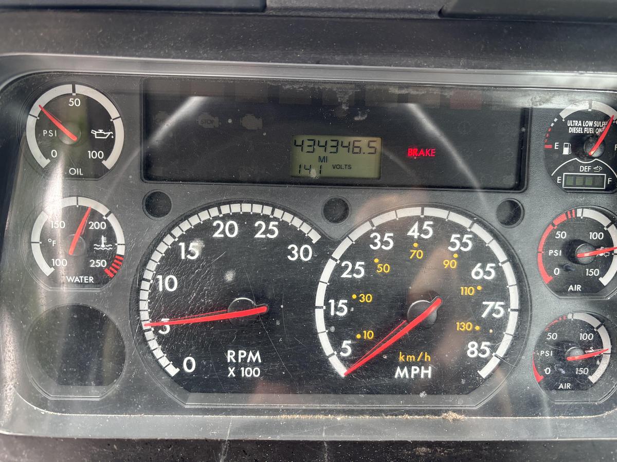 Used 2015 Freightliner Cascadia 125 Day Cab Truck #CONS