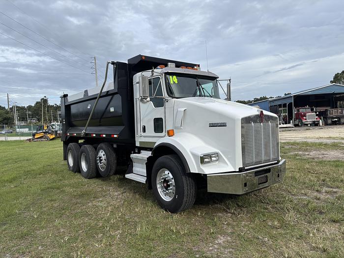 Used 2014 Kenworth T800 Tri-Axle Dump Truck