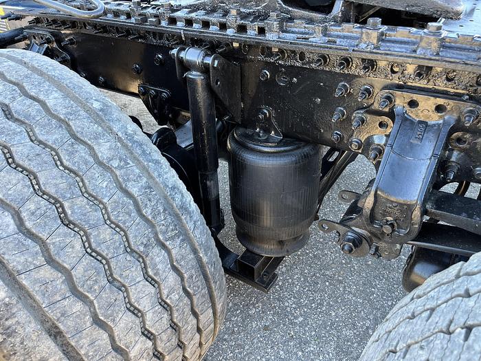 Used 2014 Mack Pinnacle CHU613 Day Cab Road Tractor