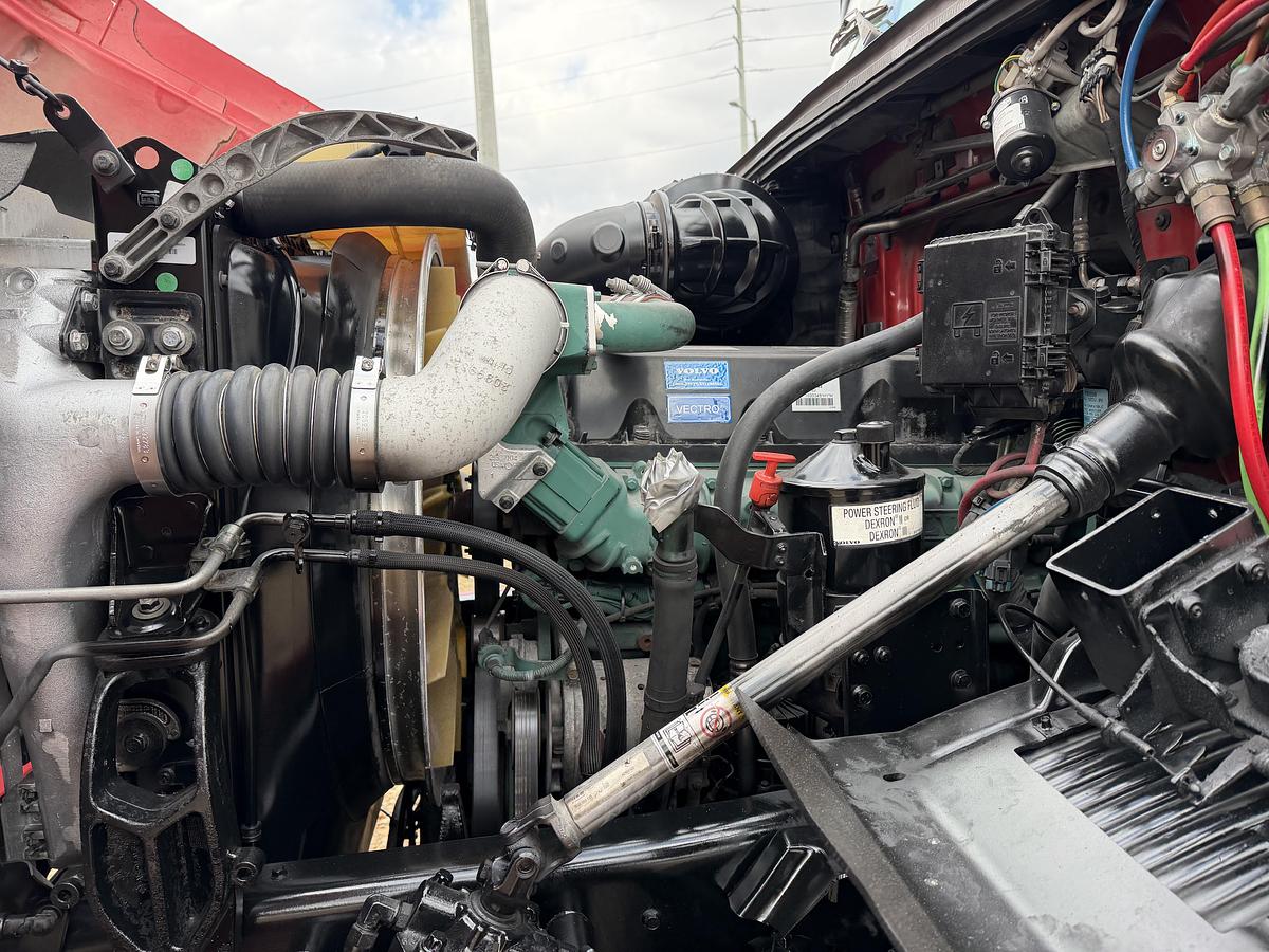 Used 2014 Volvo VHD #5800